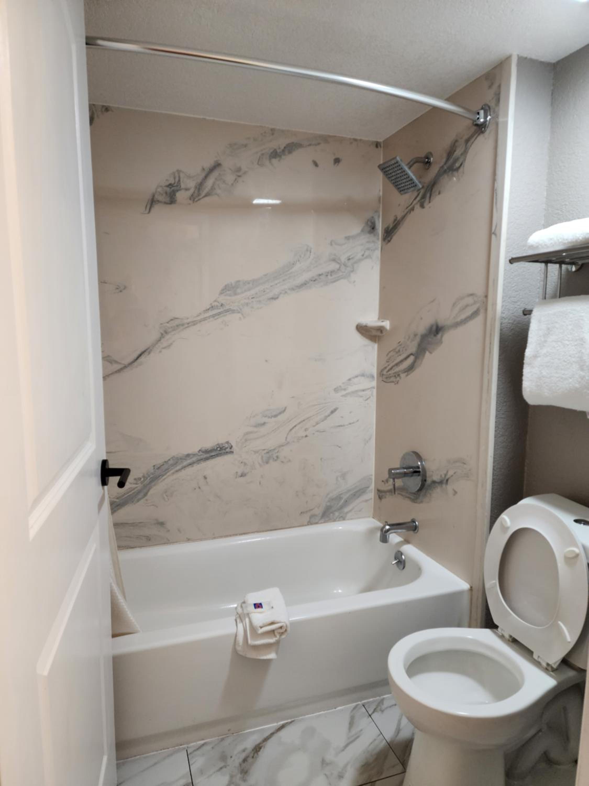 Queen Room - Disability Access - Non-Smoking photo 3