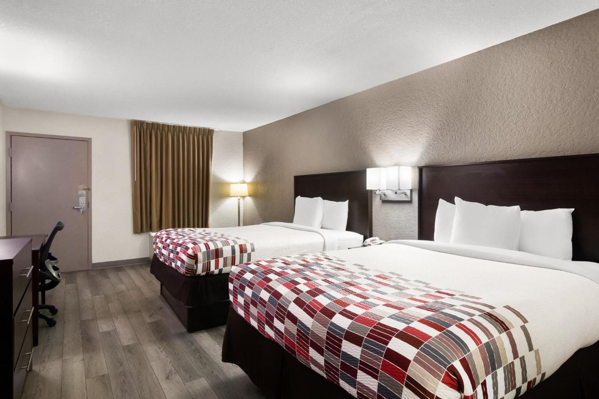 Deluxe Room with Two Queen Beds Non-Smoking - Photo 2
