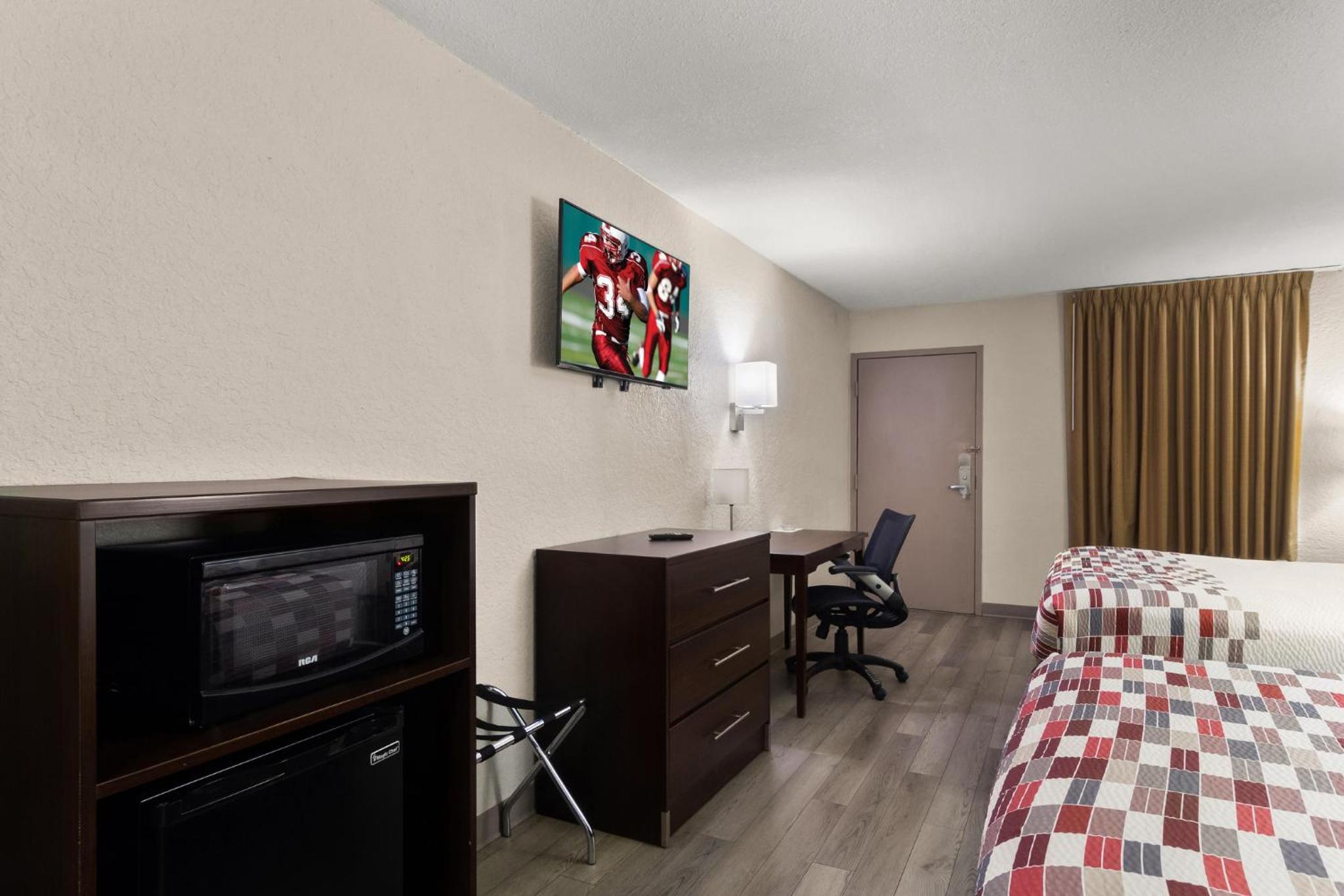 Deluxe Room with Two Queen Beds Non-Smoking - Photo 3