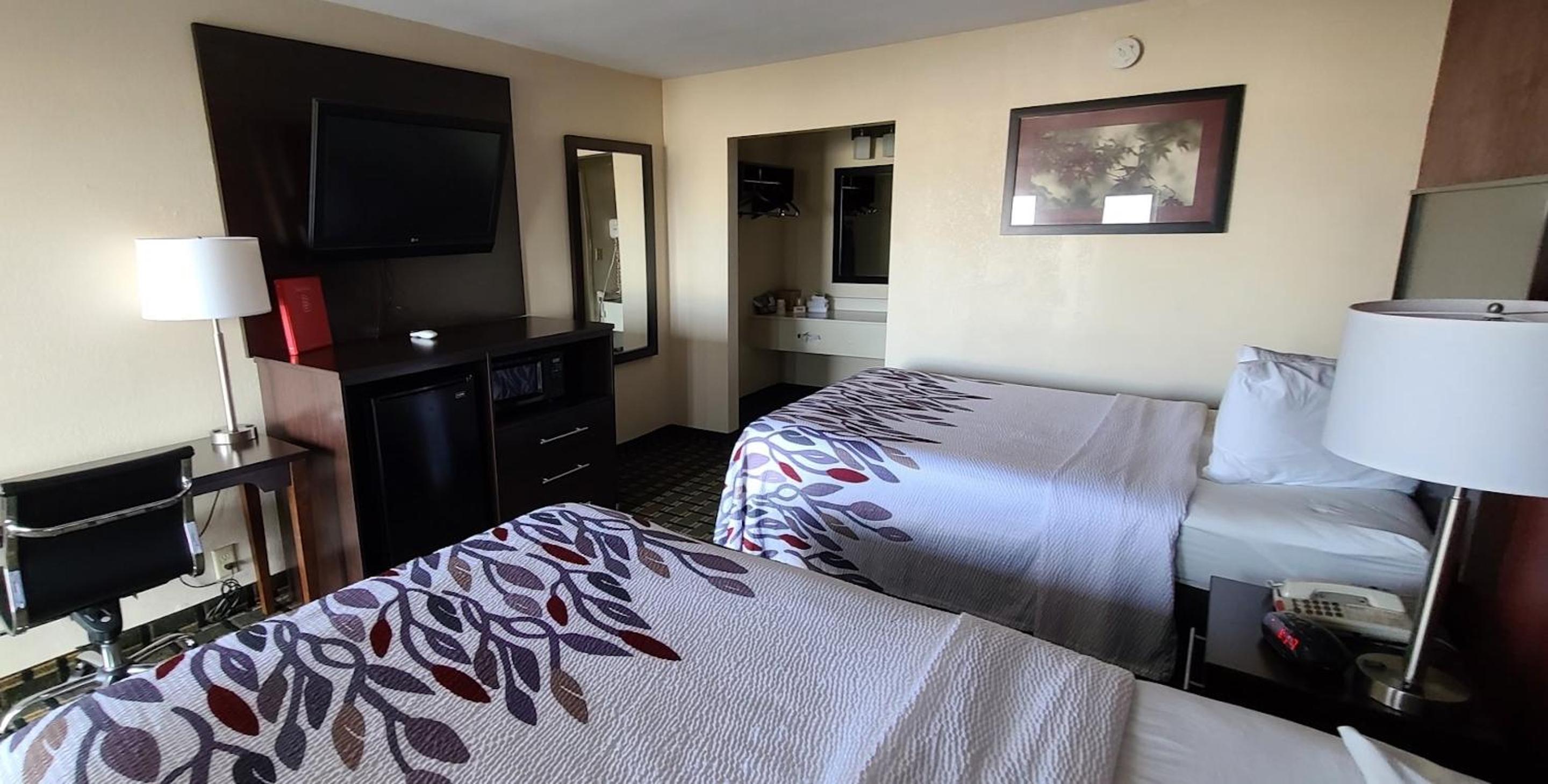 Deluxe Room with Two Double Beds Non-Smoking - Photo 3