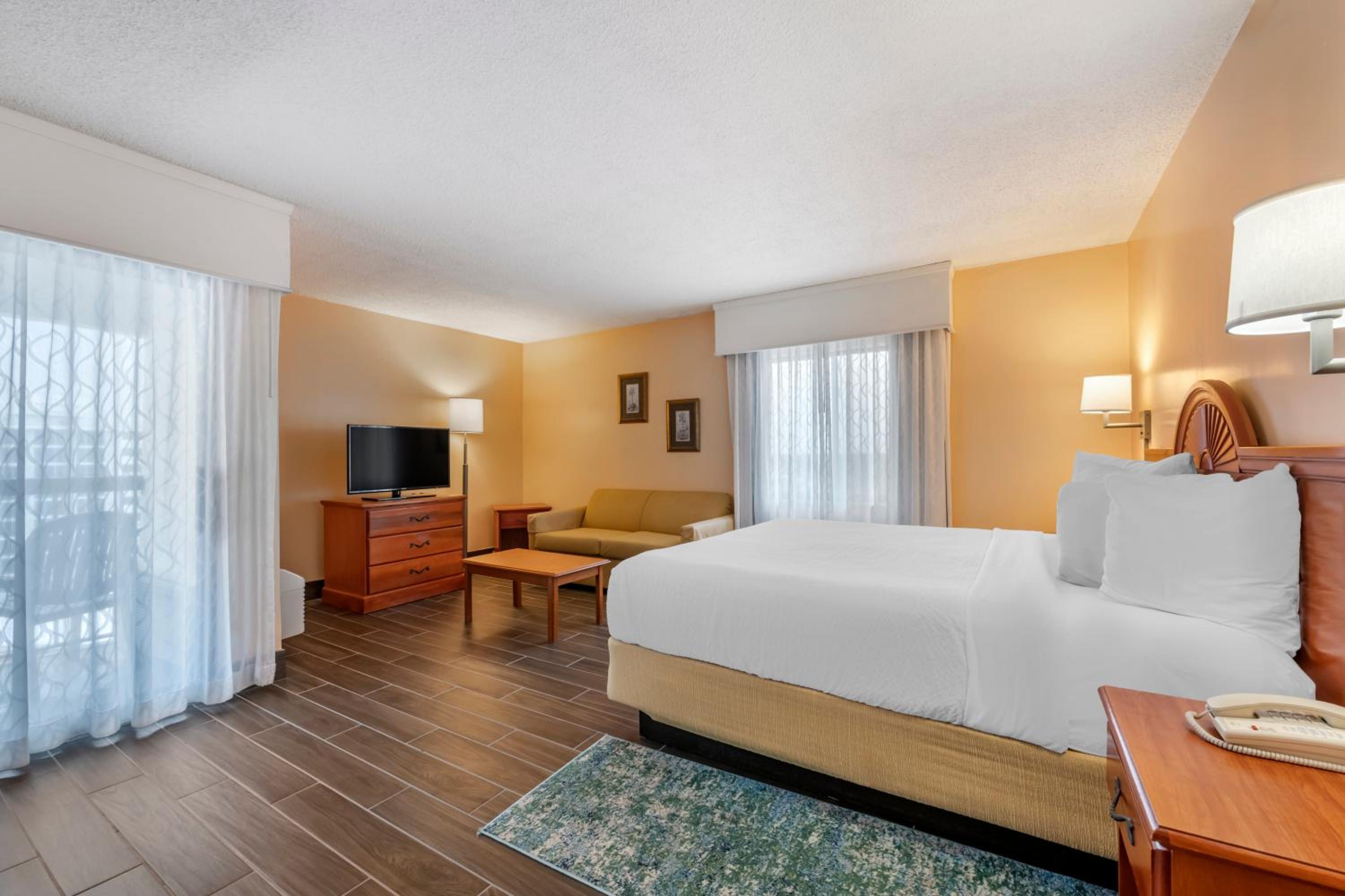 Queen Room with Partial Oceanview - Photo 1