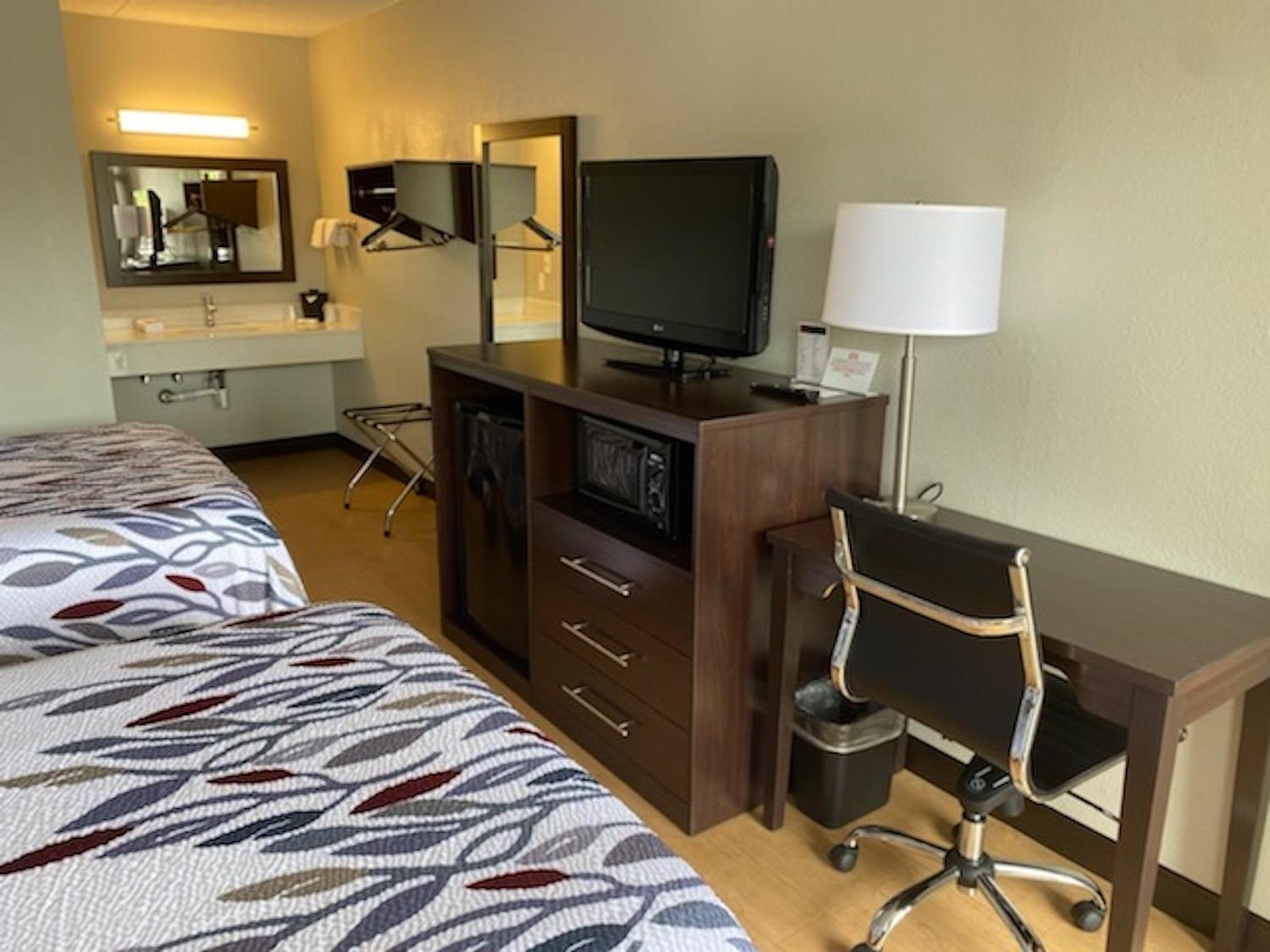 Deluxe Room with Two Double Beds Non-Smoking - Photo 2