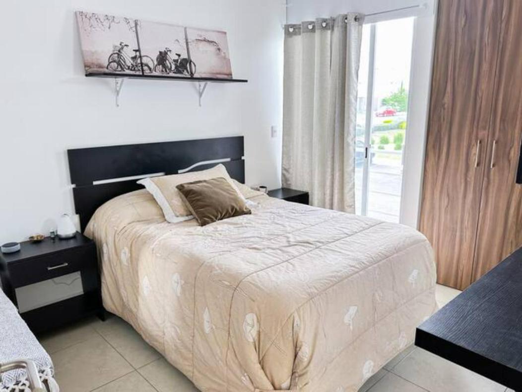 Three-Bedroom House photo 3