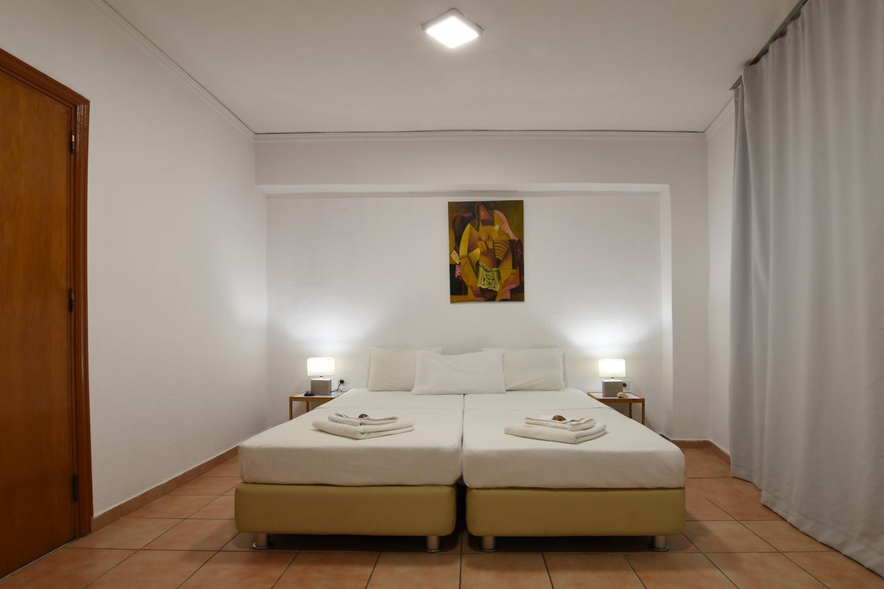 Economy Twin Room photo 2