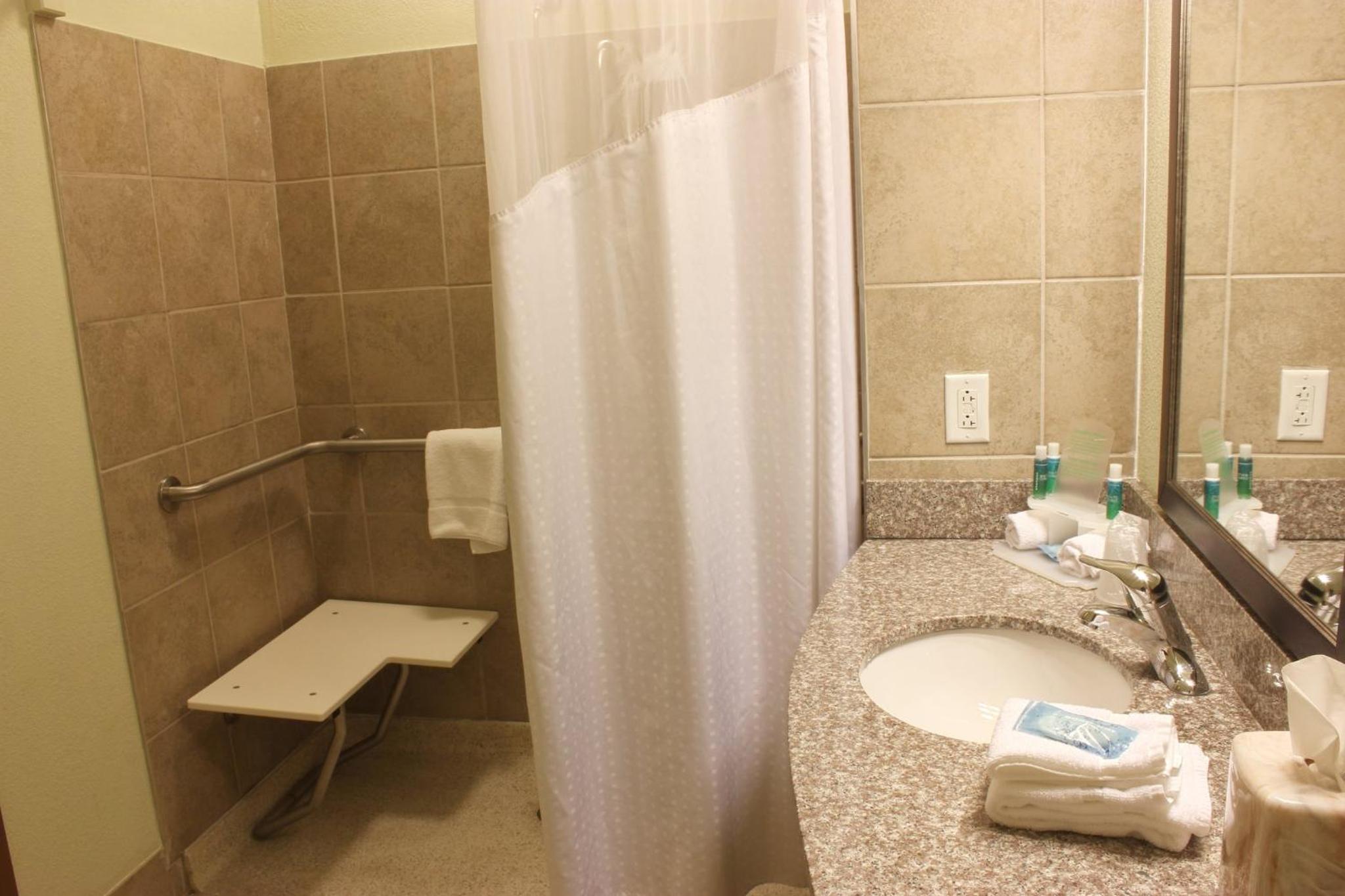 Standard Queen Room with Two Queen Beds and Roll-In Shower - Mobility Access