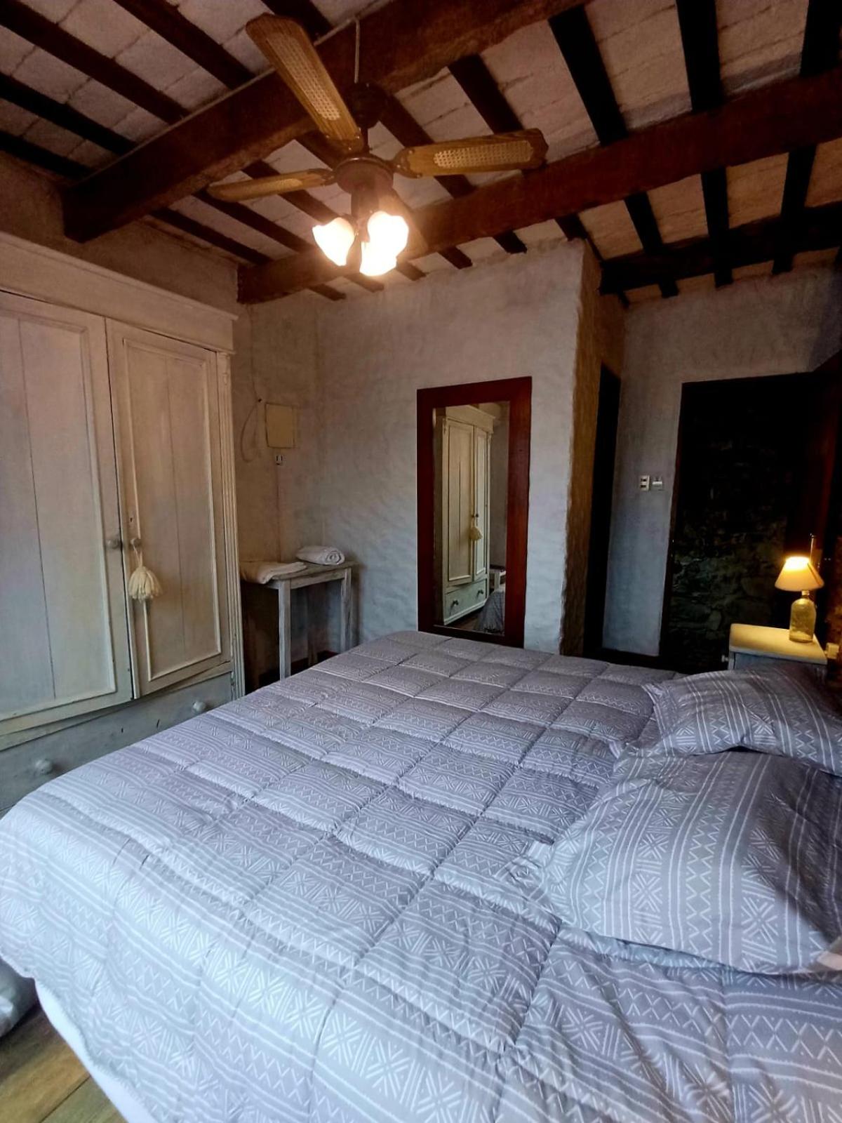 Six-Bedroom House photo 2