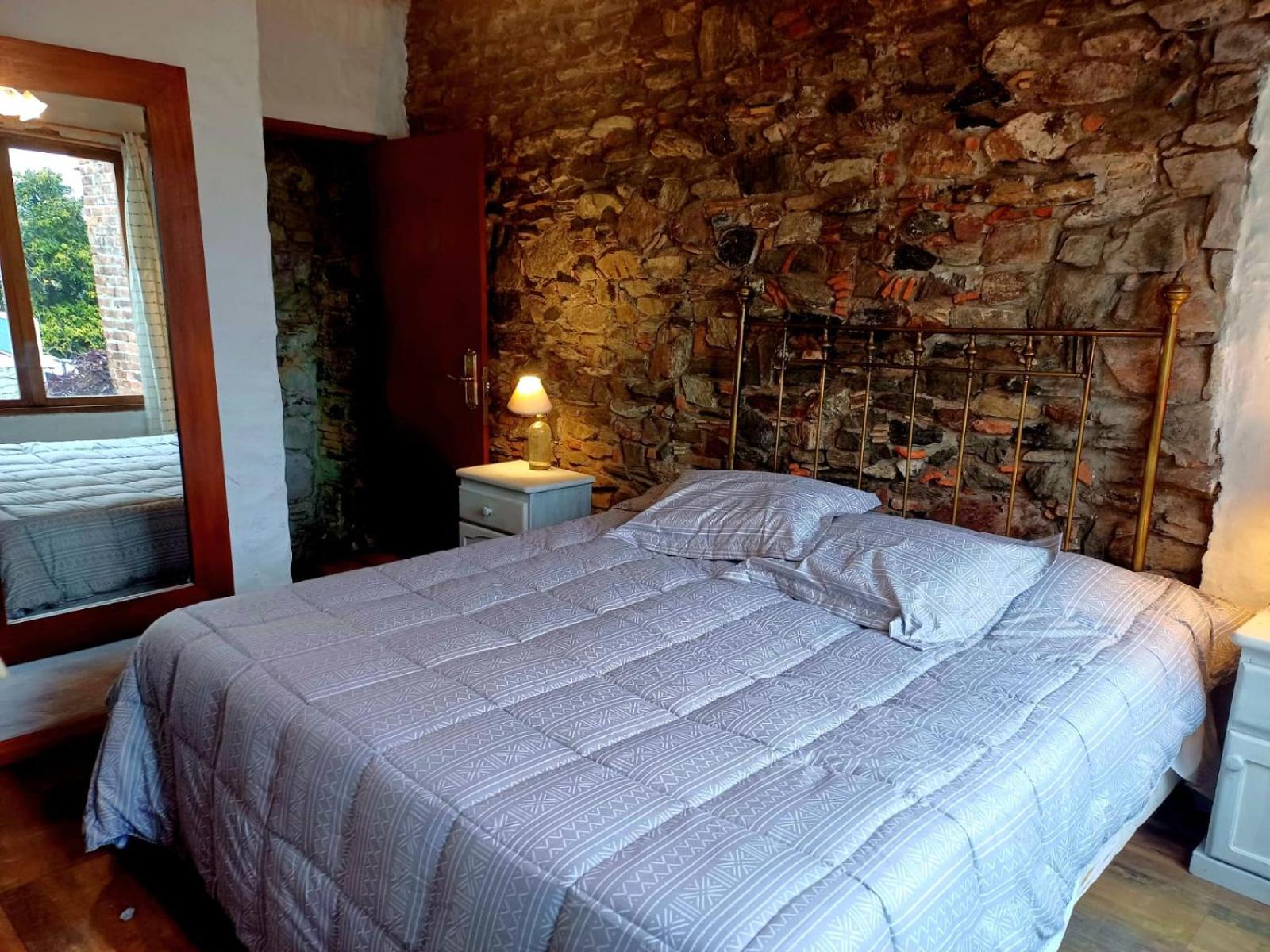 Six-Bedroom House photo 3