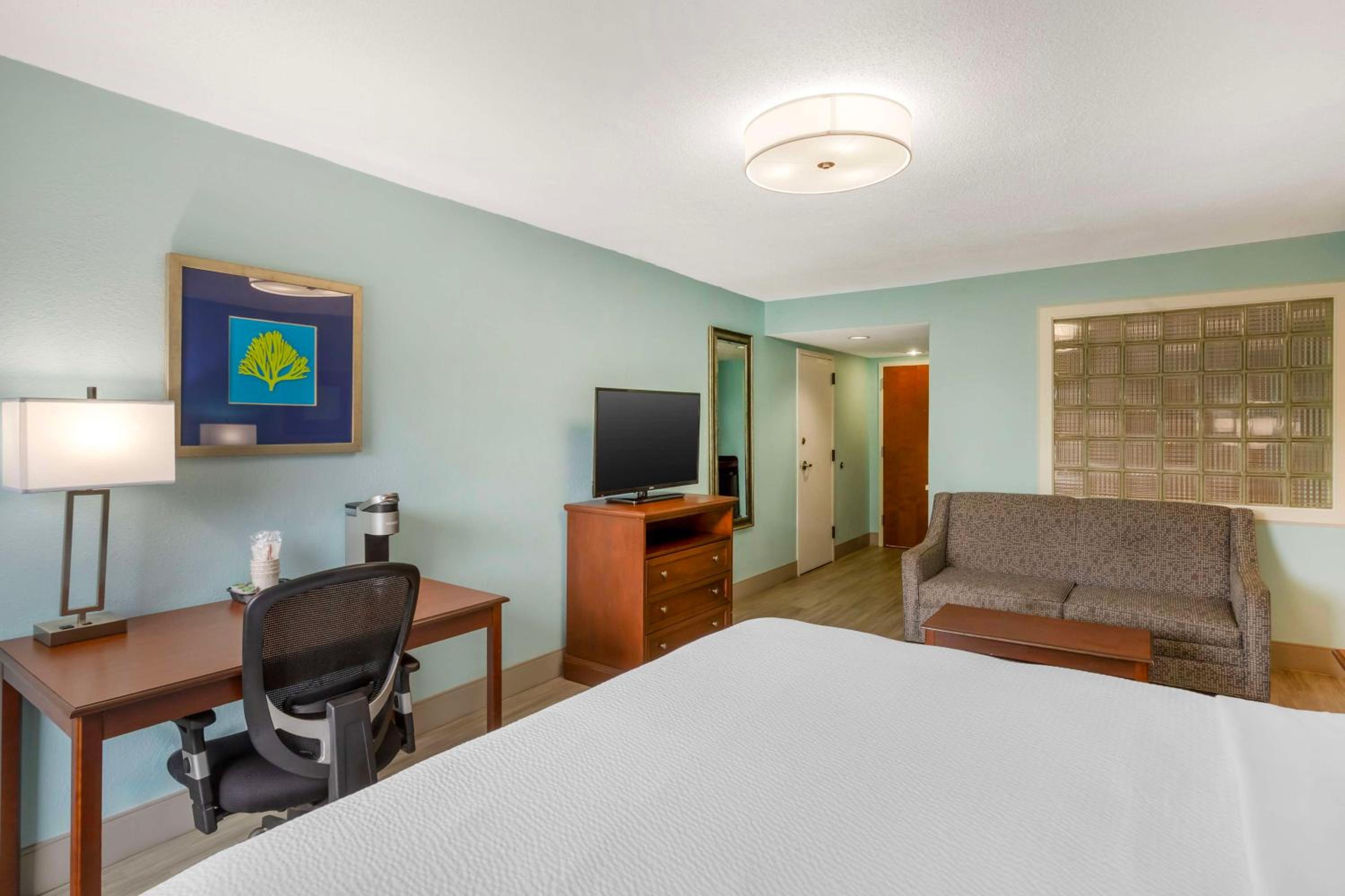 Oversize King Room - Non-Smoking - Photo 3