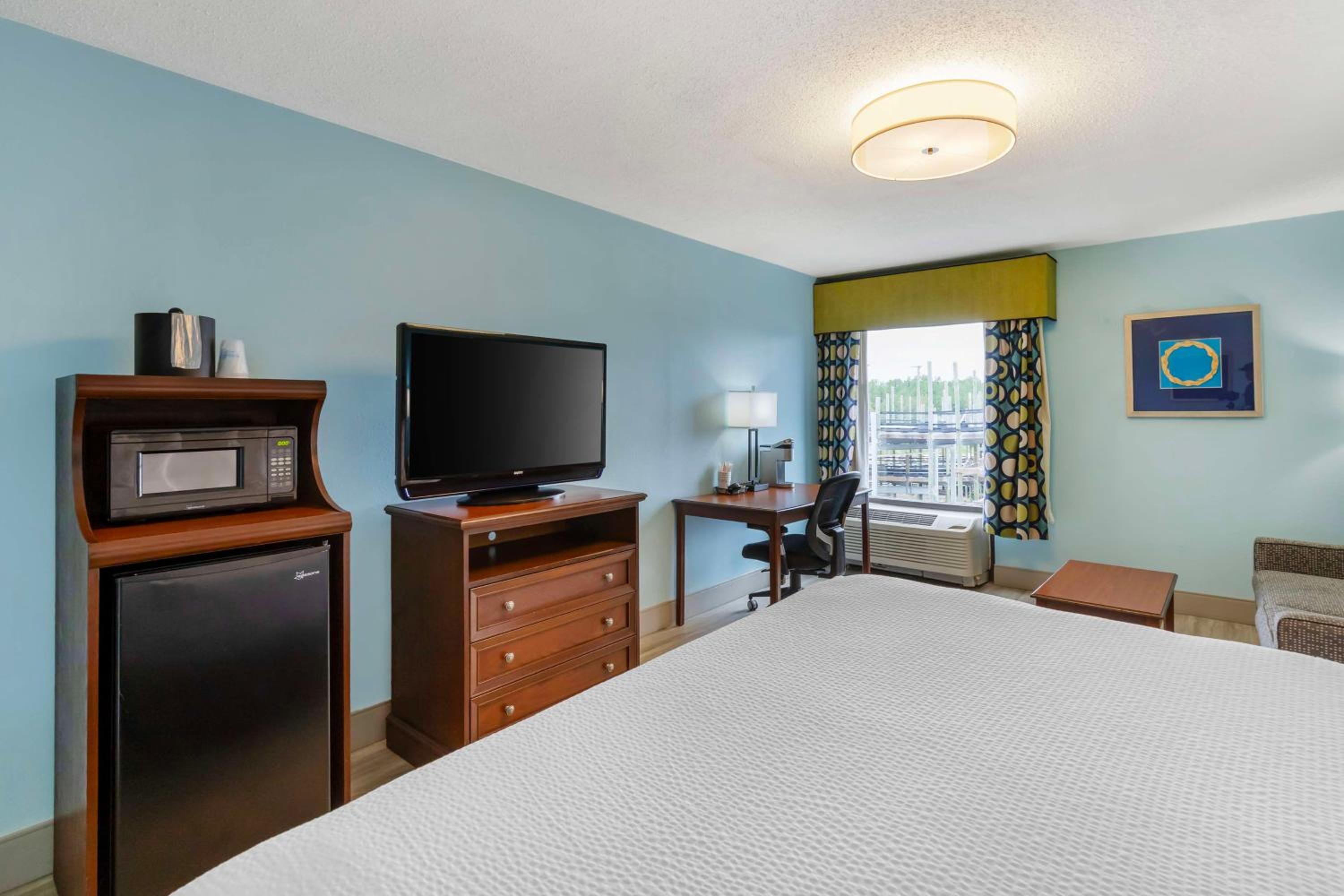 King Room with Sofa Bed - Non-Smoking - Photo 2