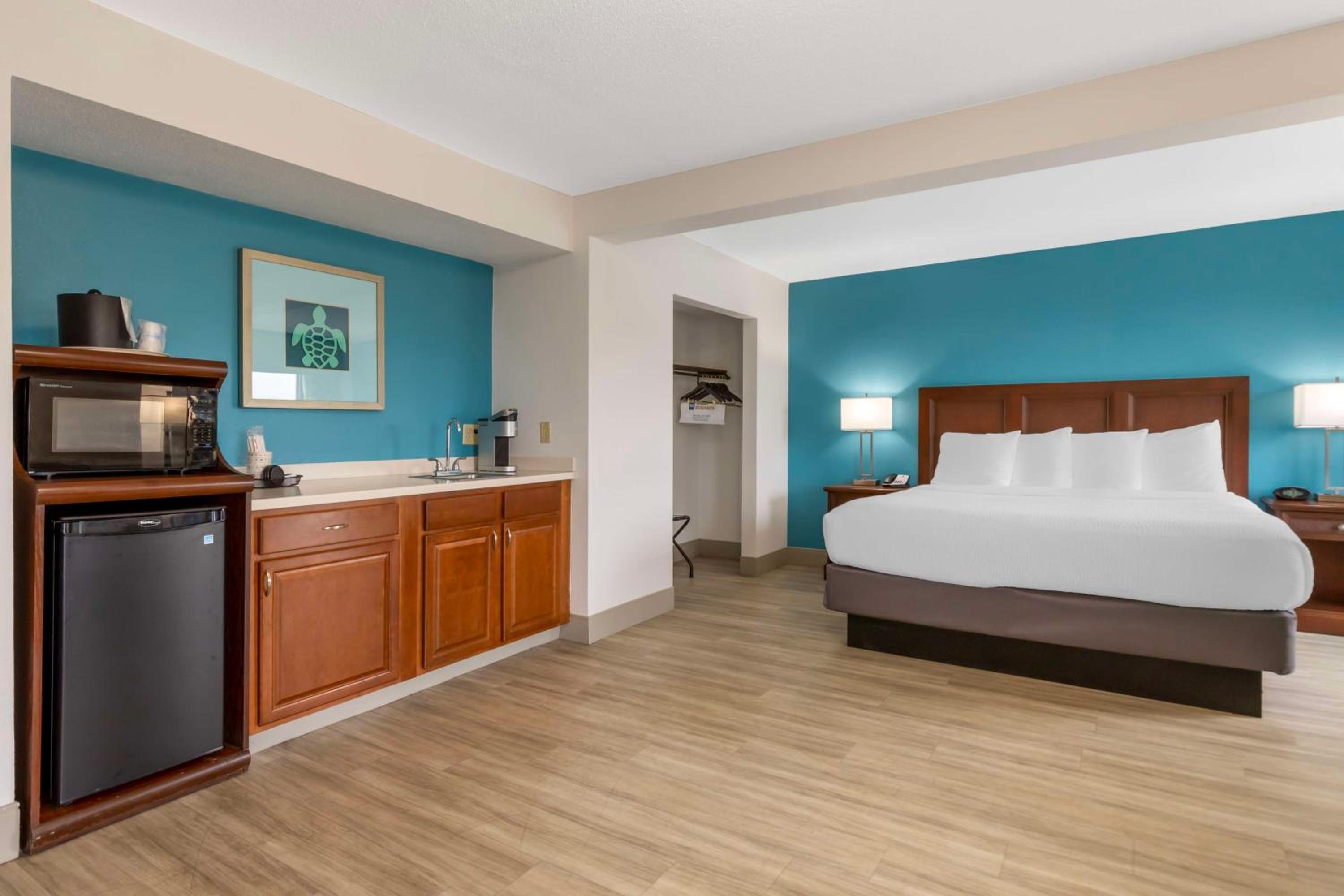 Executive King Room - Non-Smoking - Photo 3