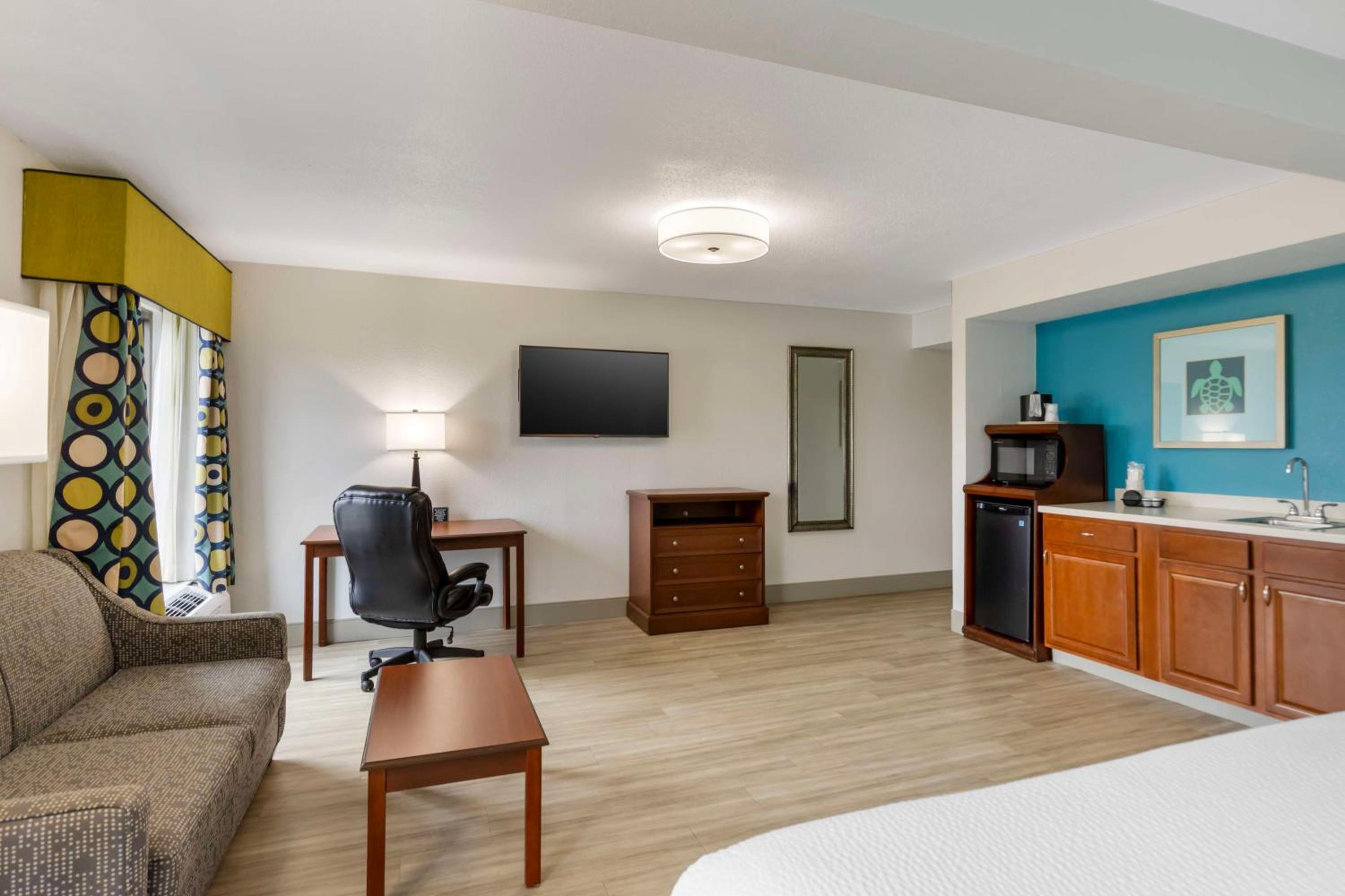 Executive King Room - Non-Smoking - Photo 2