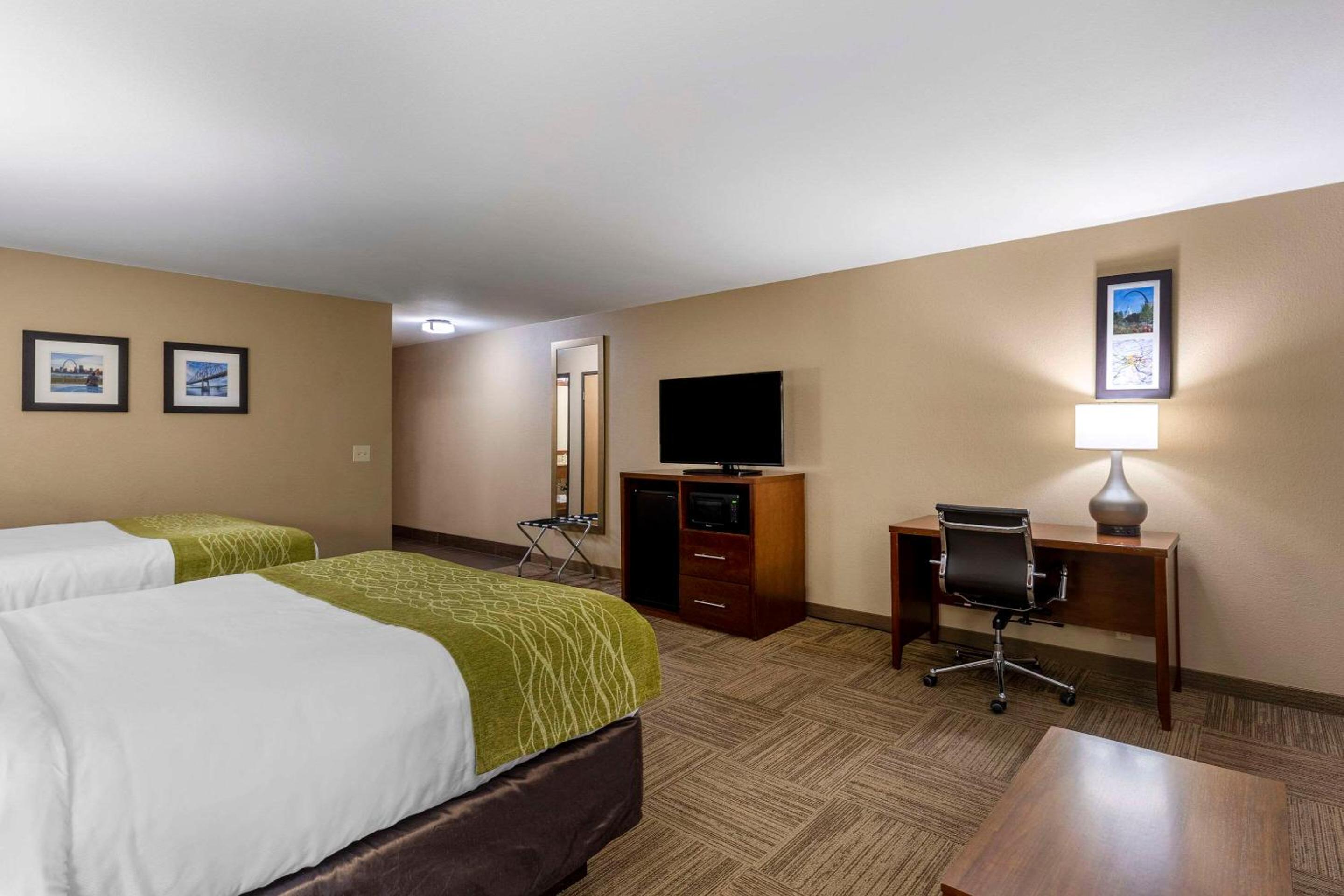 Queen Suite - Non-Smoking - Photo 4