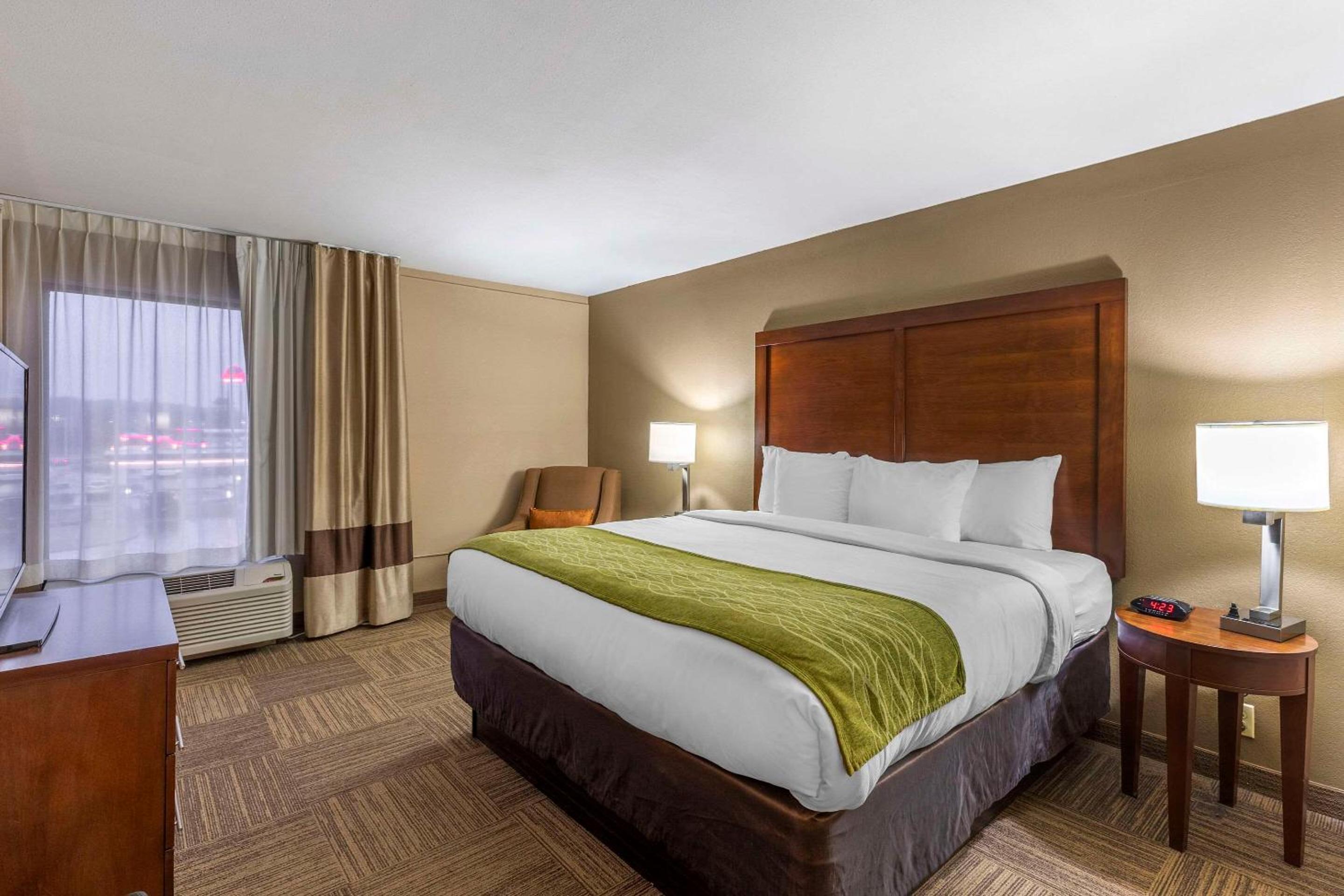 King Suite - Photo 2