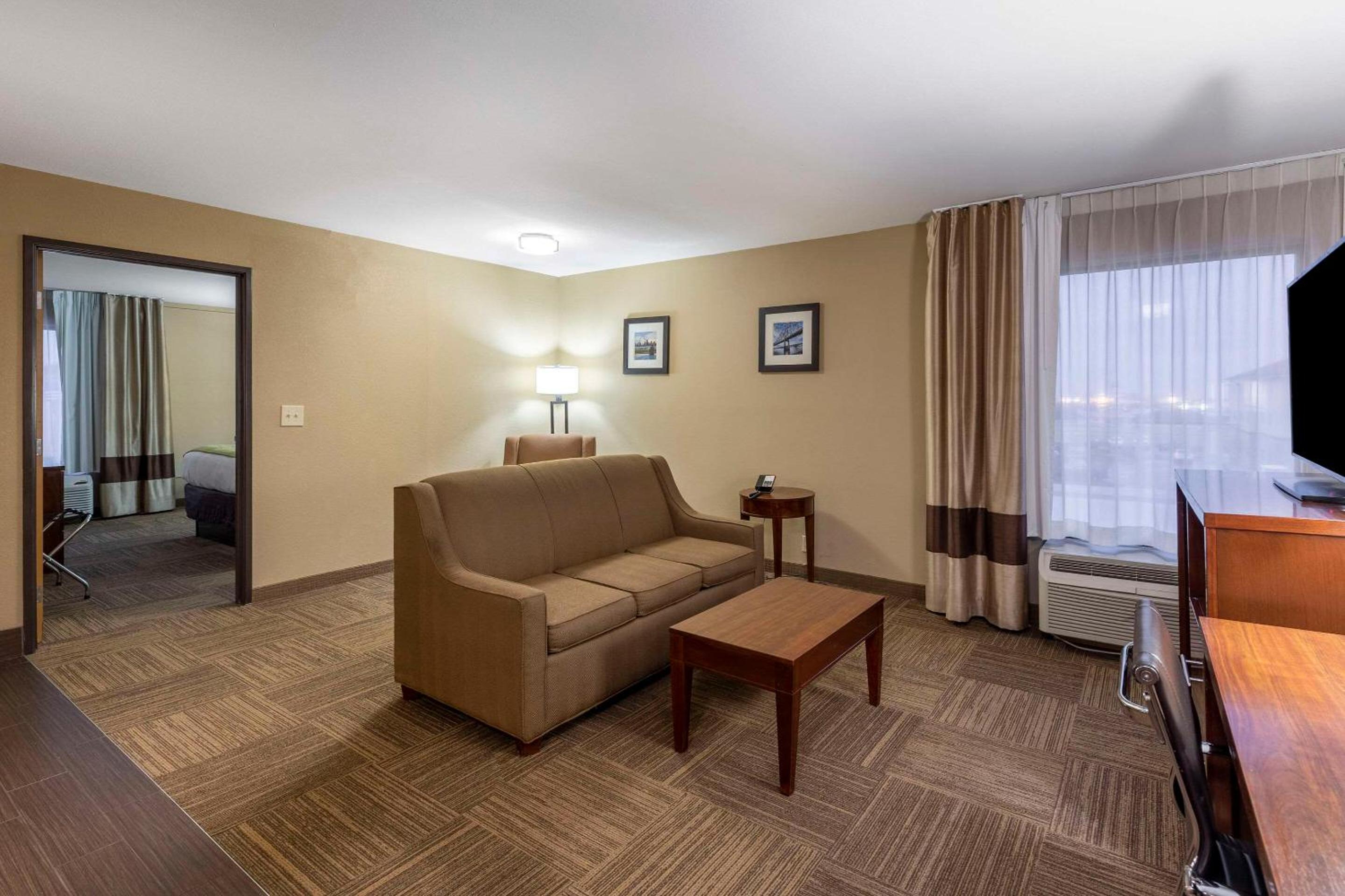 King Suite - Photo 6