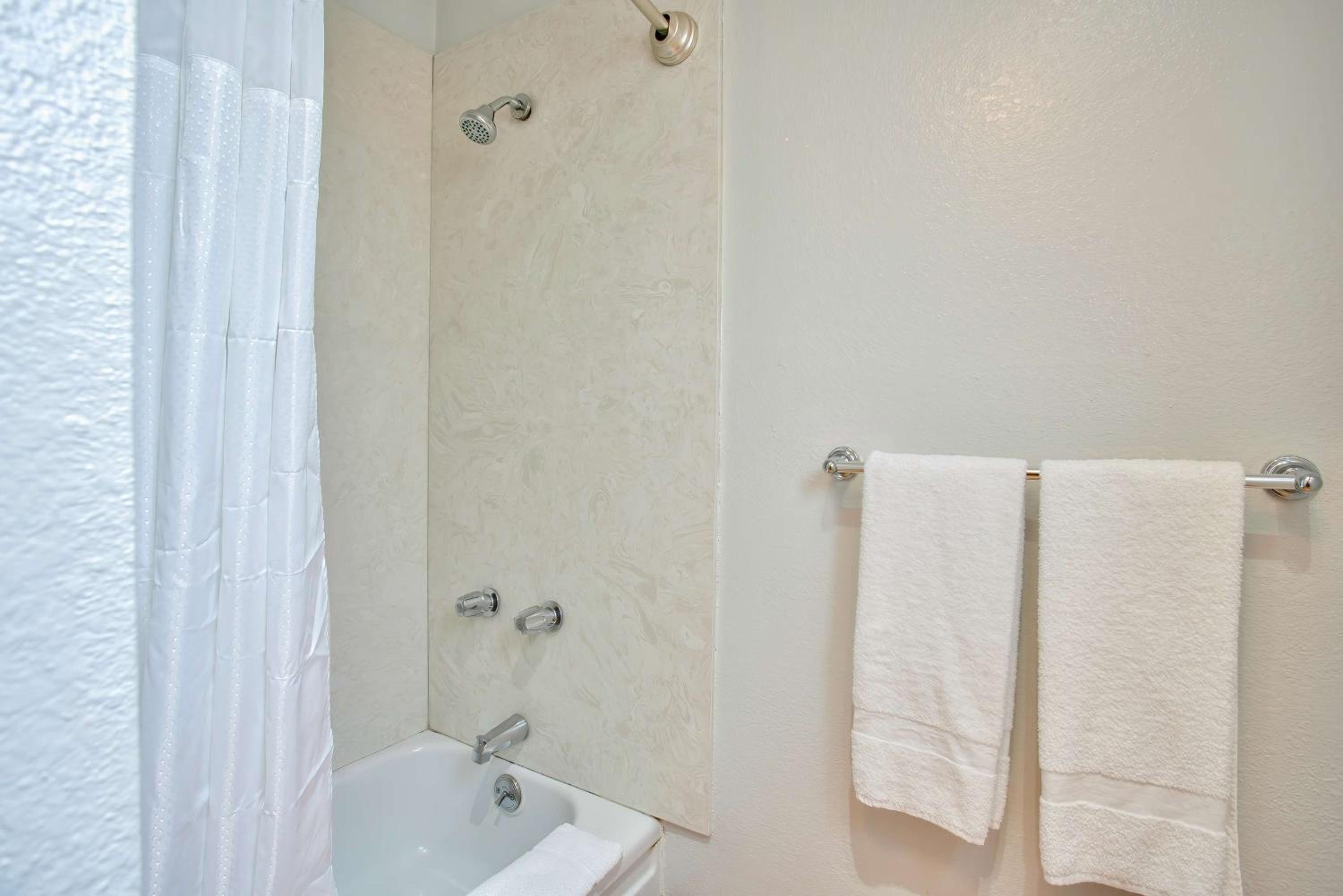 Deluxe Quadruple Room - Non-Smoking photo 2