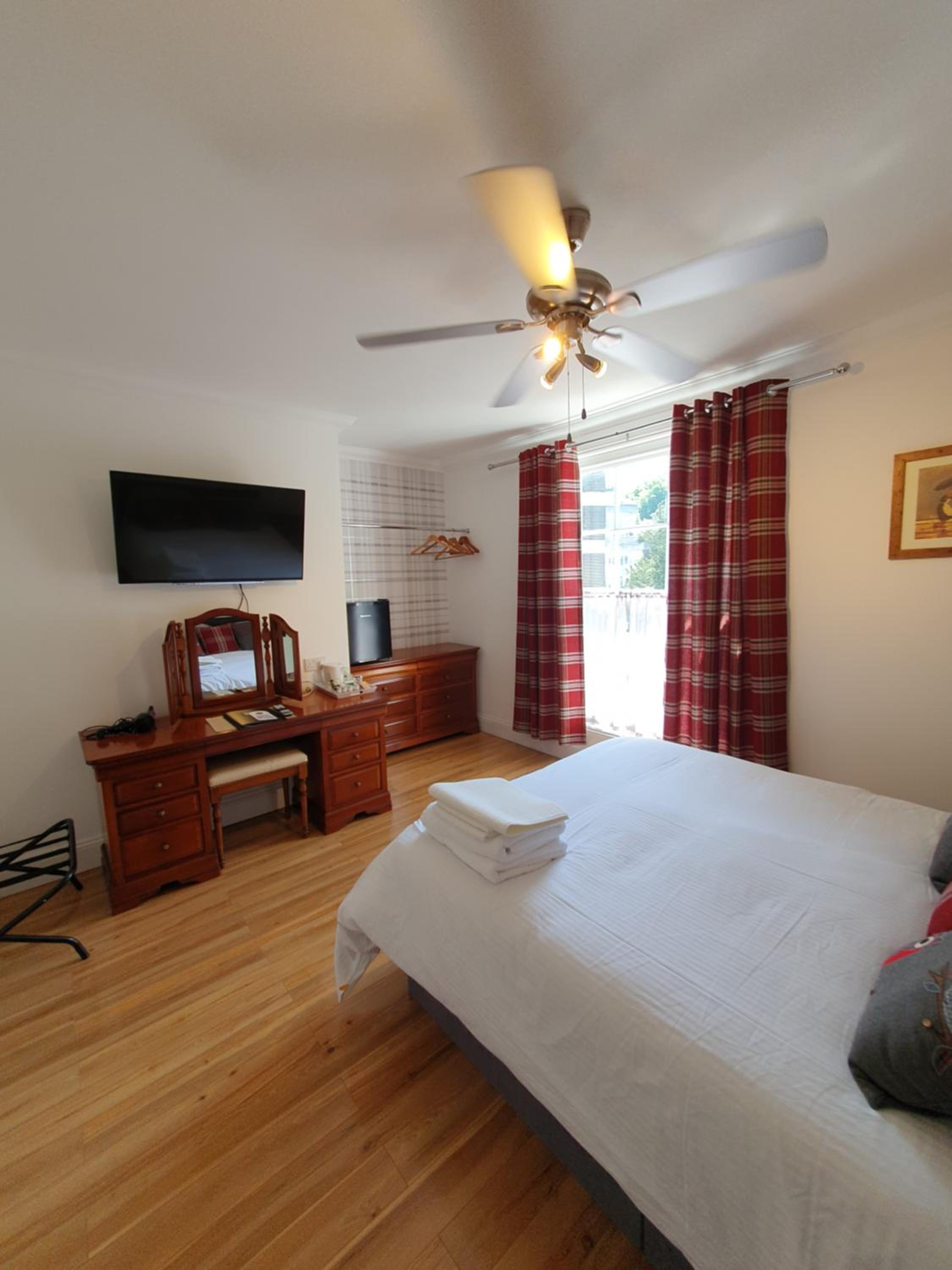 Superior King Room - Photo 13