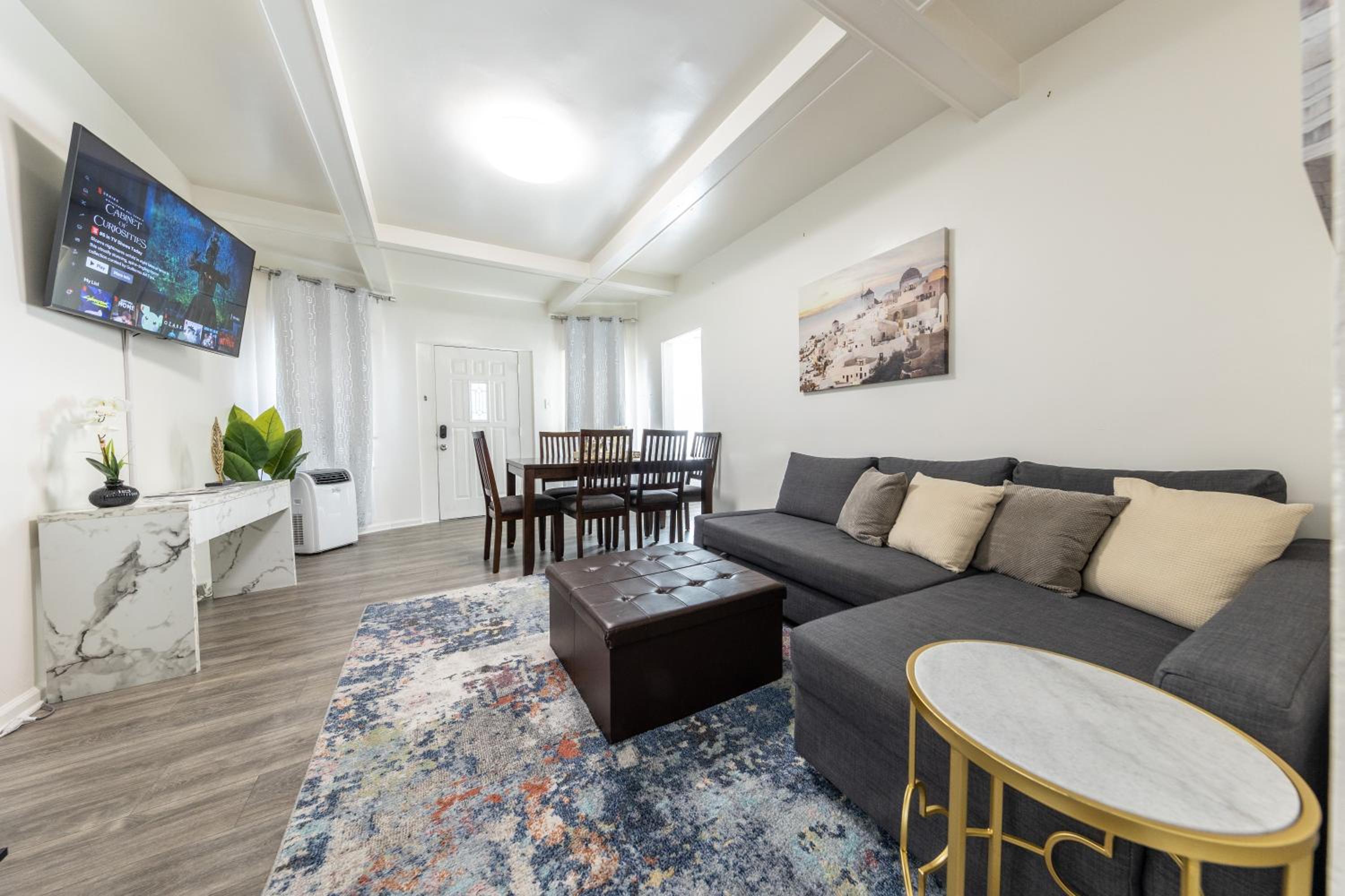 Seven-Bedroom House photo 1