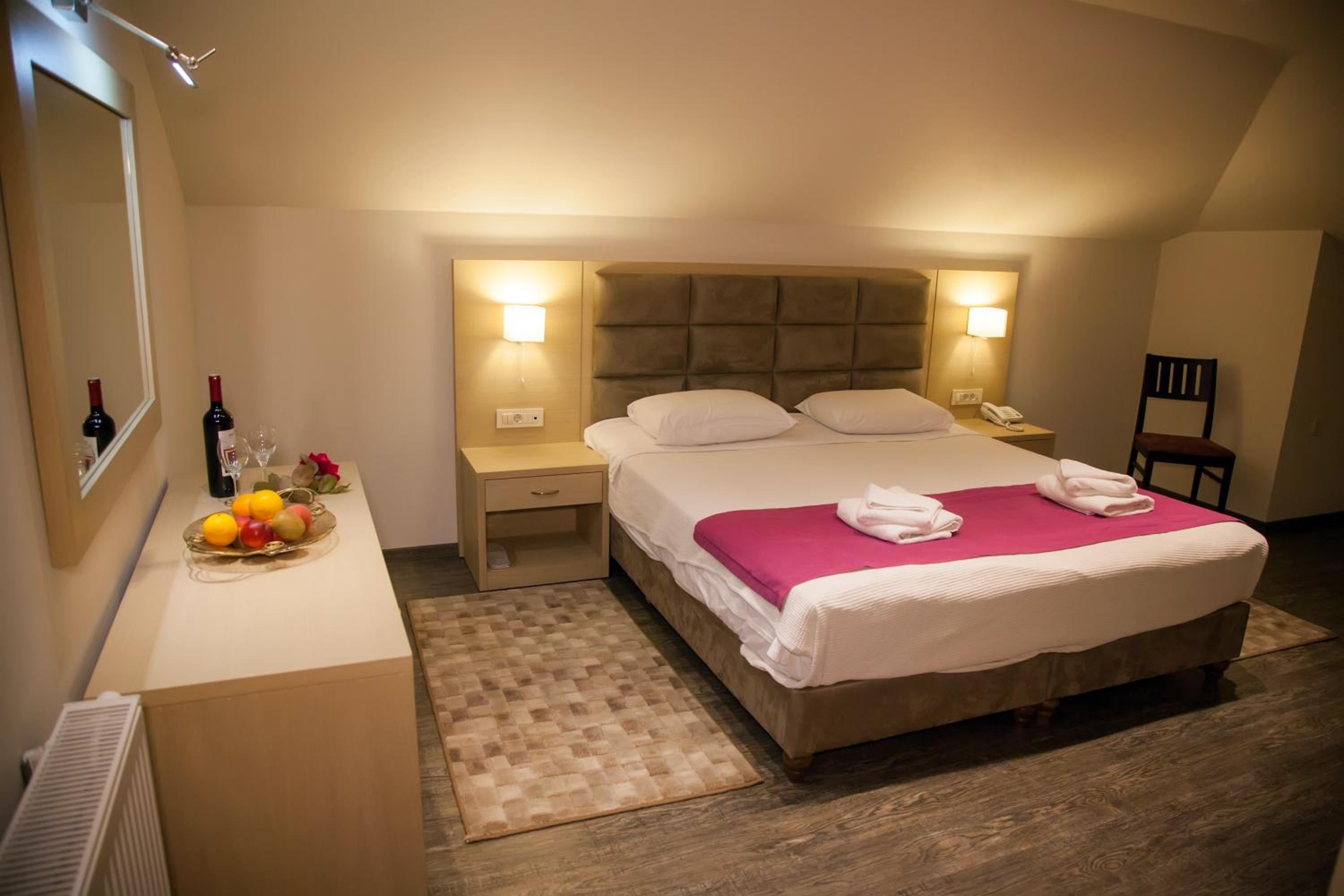 Deluxe Room - Attic - Photo 5
