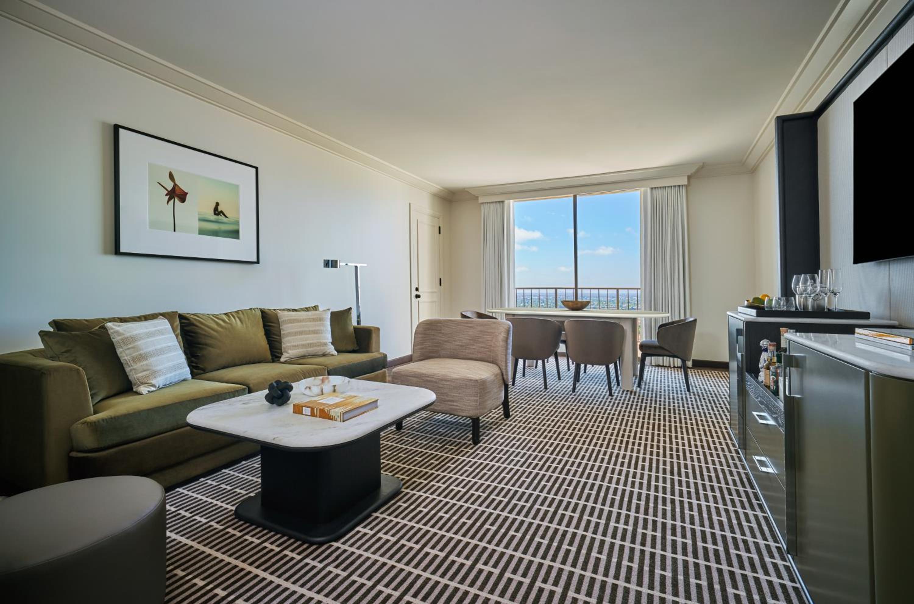 Corner Ocean One Bedroom Suite - Photo 1