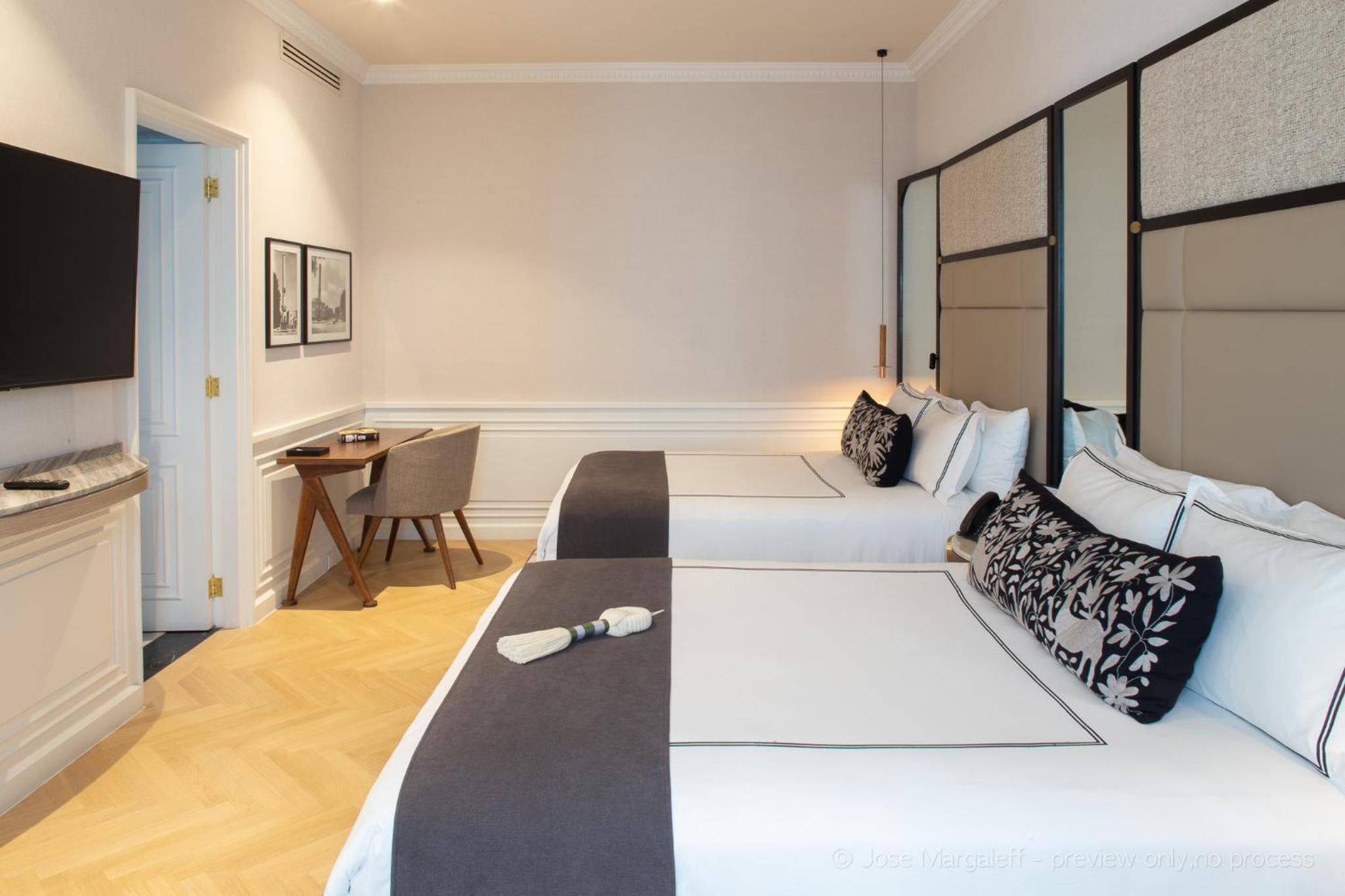 Deluxe Queen Room with Two Queen Beds - Photo 3