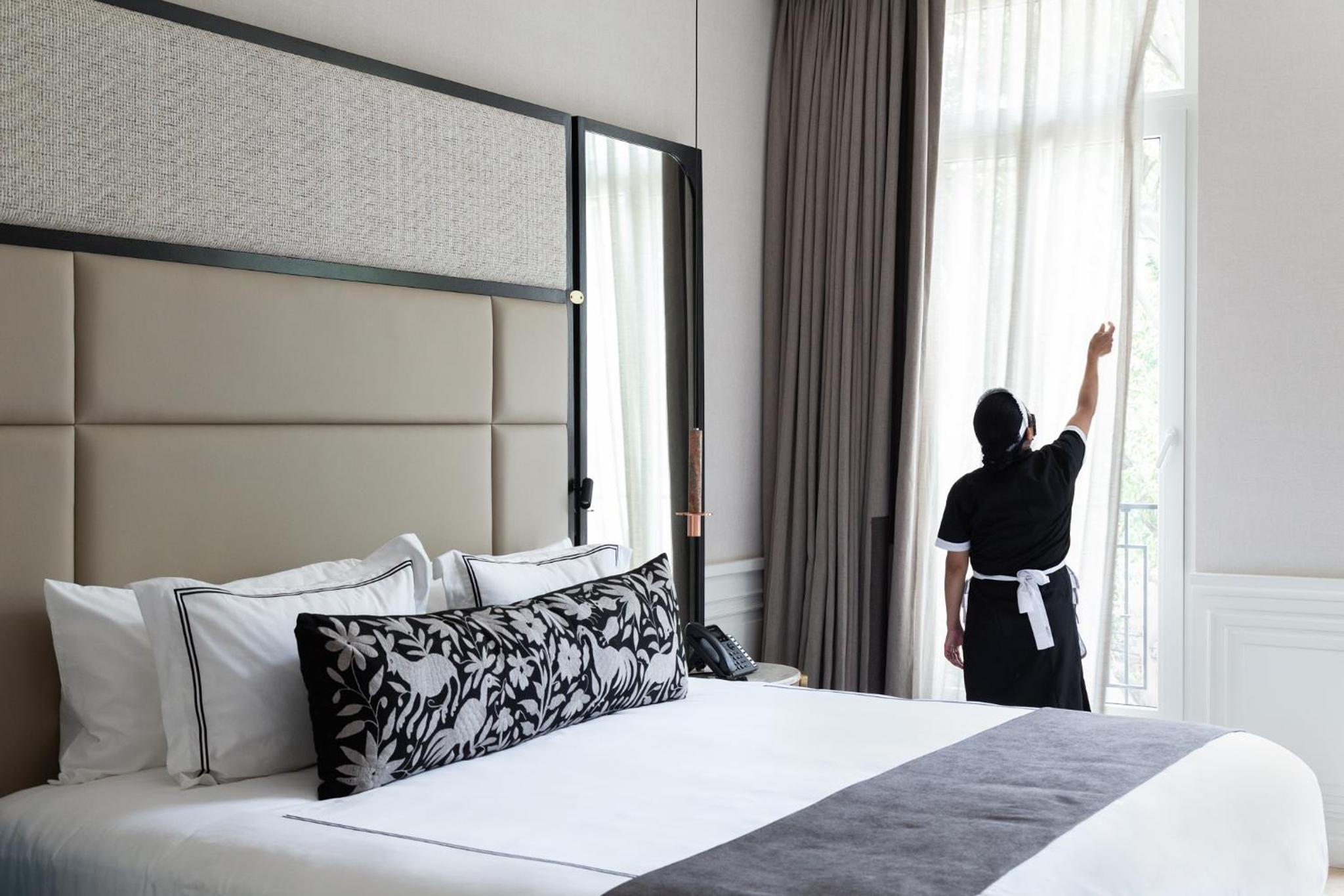 Deluxe King Room - Photo 3