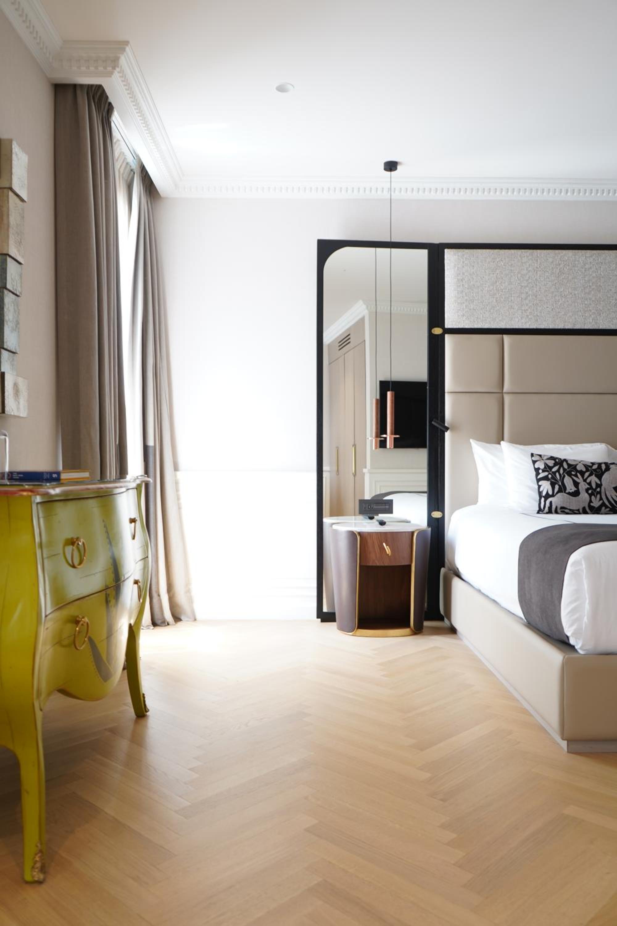 Deluxe Room - Photo 5