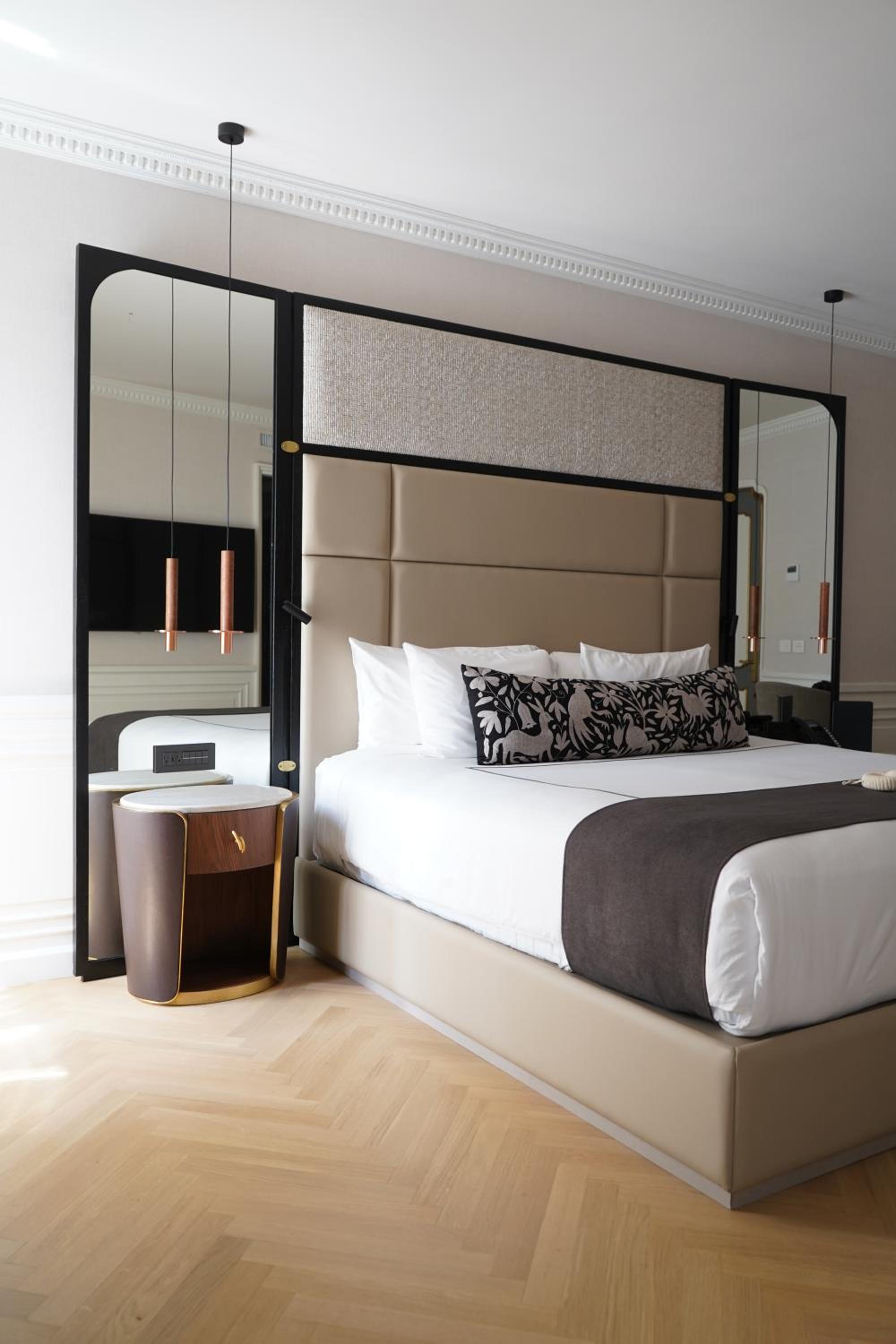 Deluxe Room - Photo 2