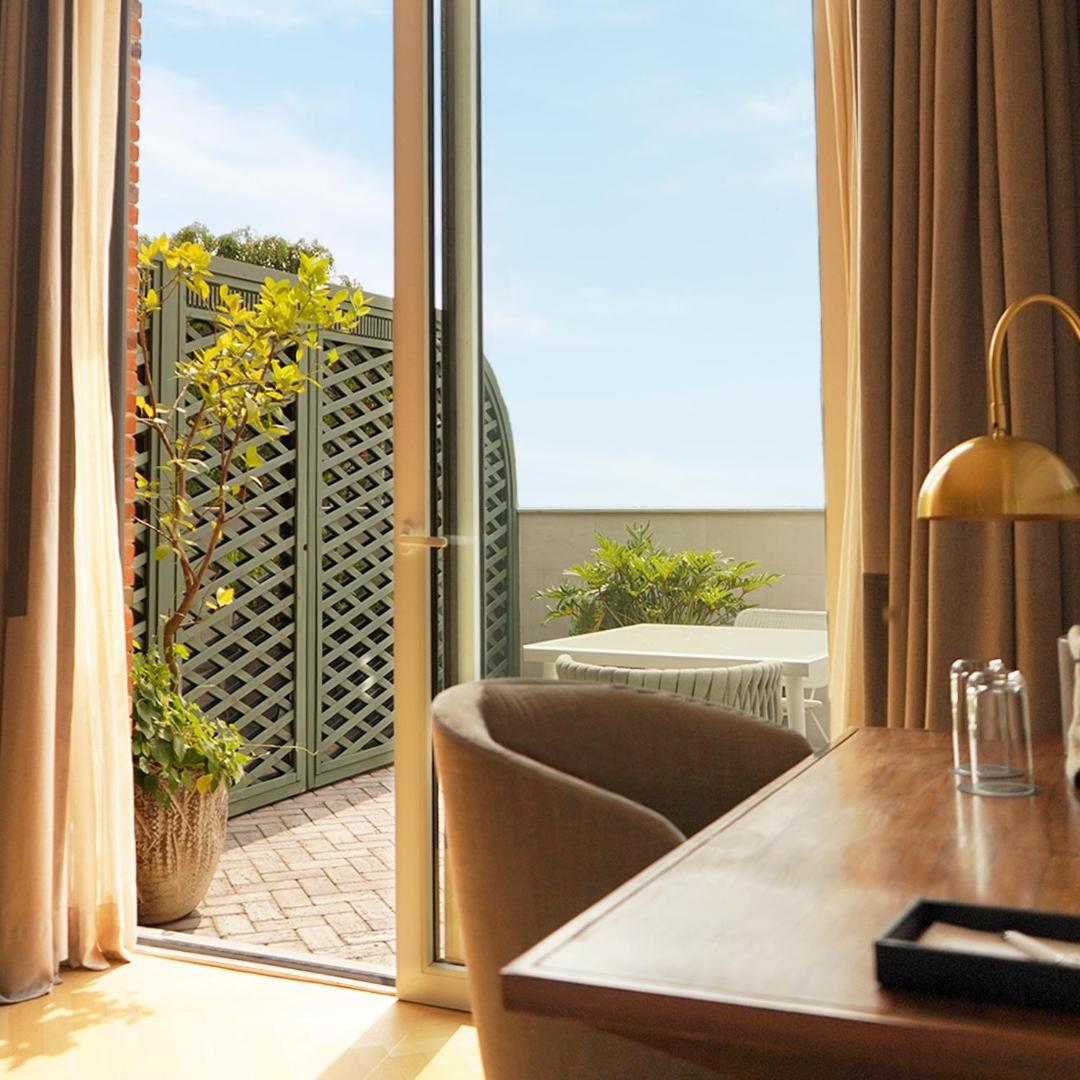 Suite - Photo 3