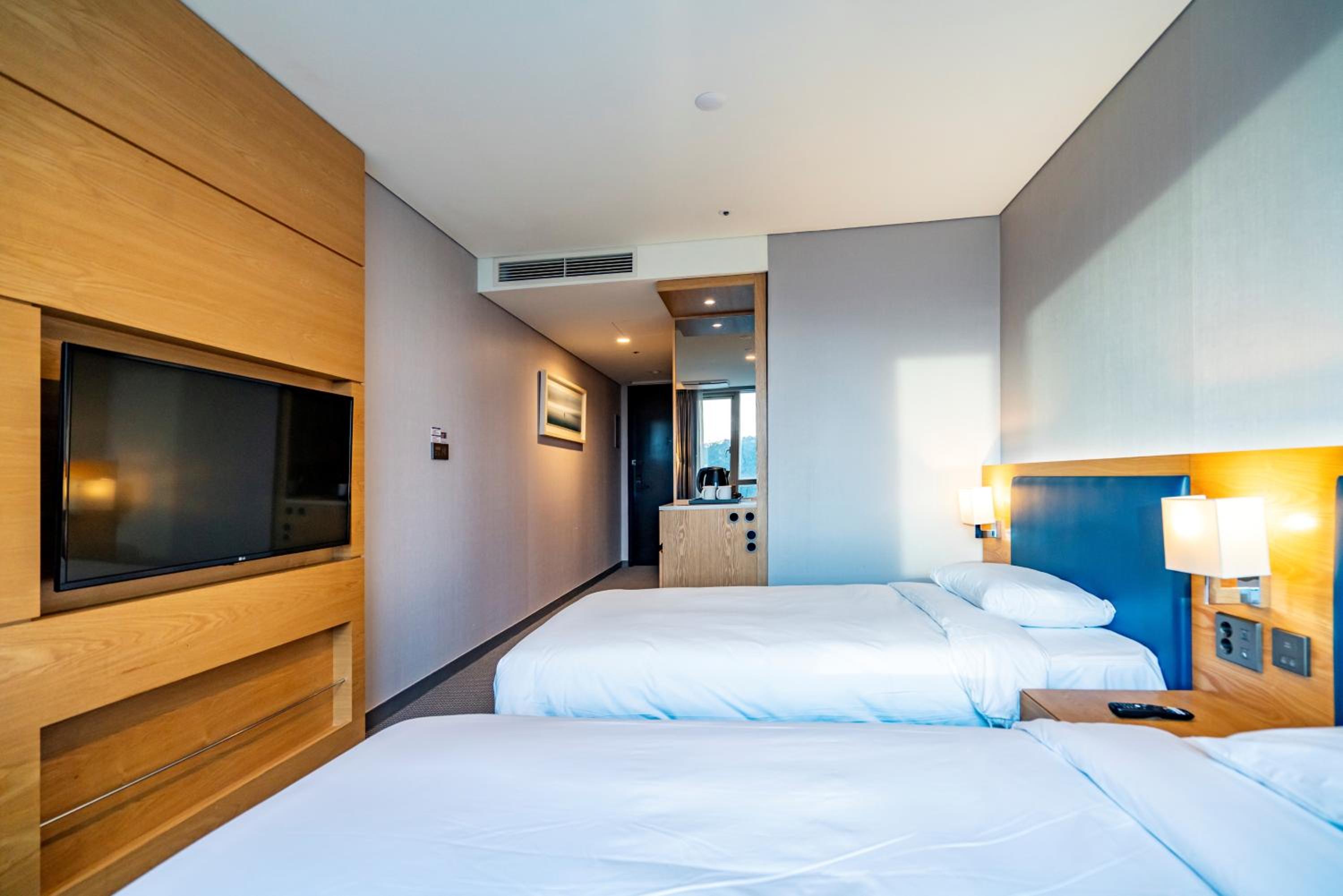 Deluxe Twin Room - Photo 2