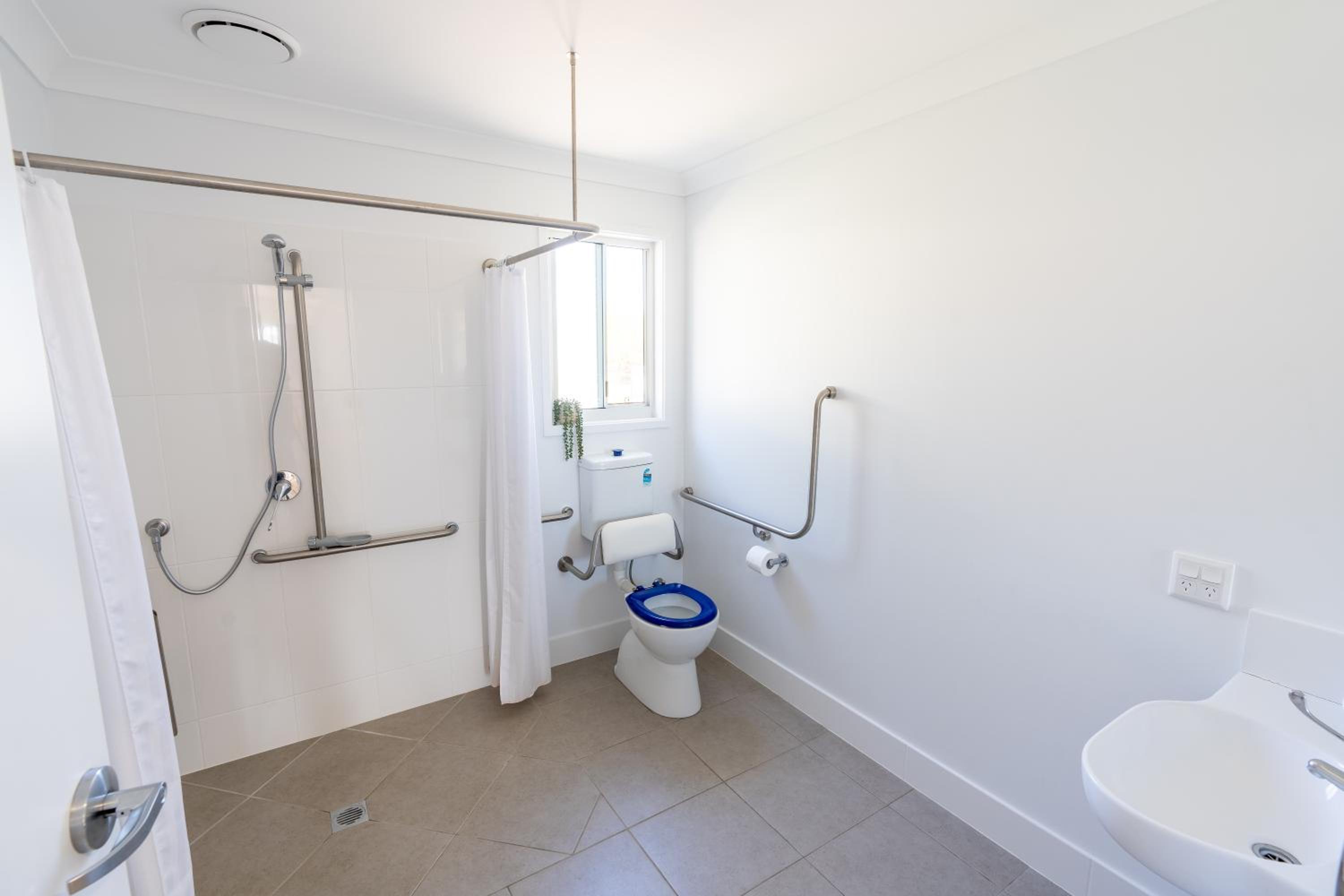 3 Bedroom Deluxe Oceanview Accessible Villa photo 2