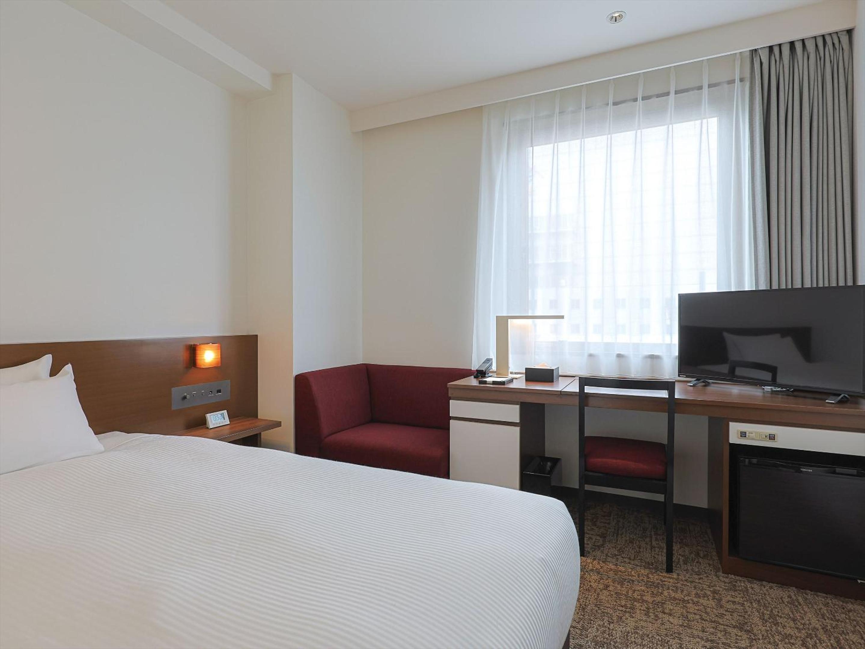 Single Room On Female Floor - Non-Smoking