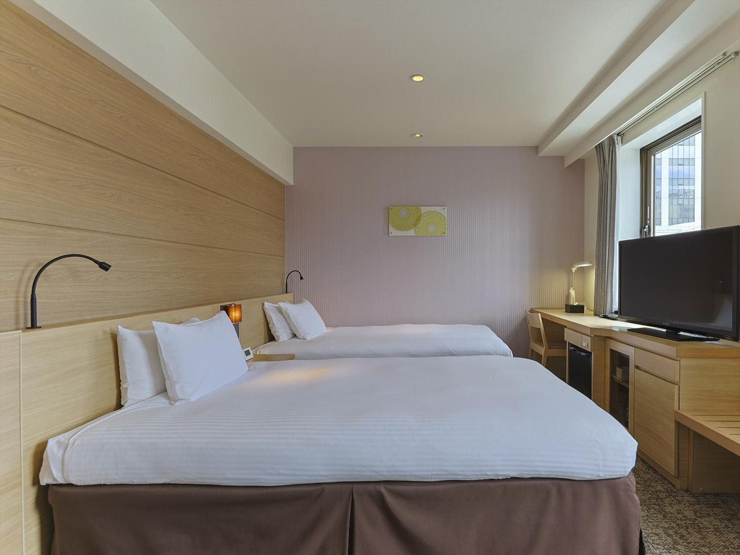 Deluxe Twin Room (1 Adult) - South Wing photo 2