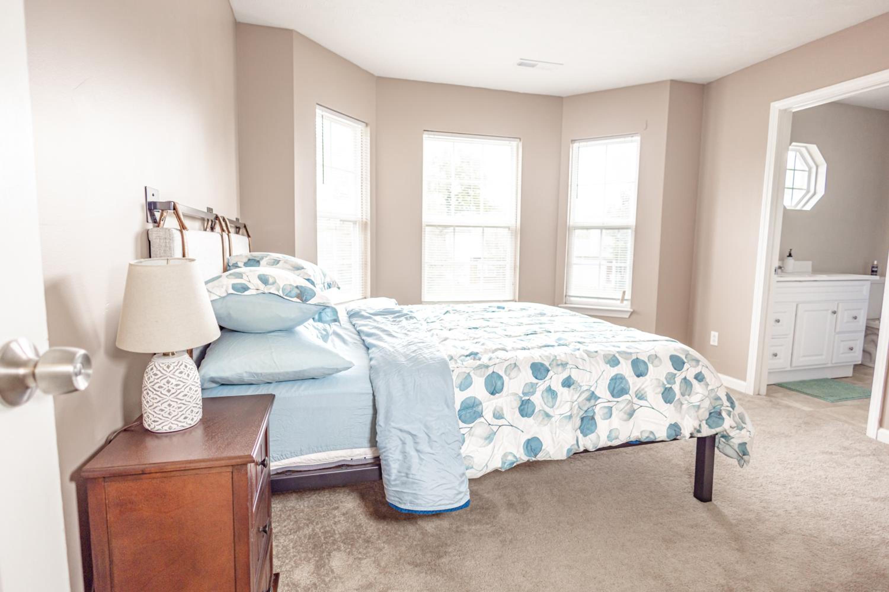 Three-Bedroom House photo 3
