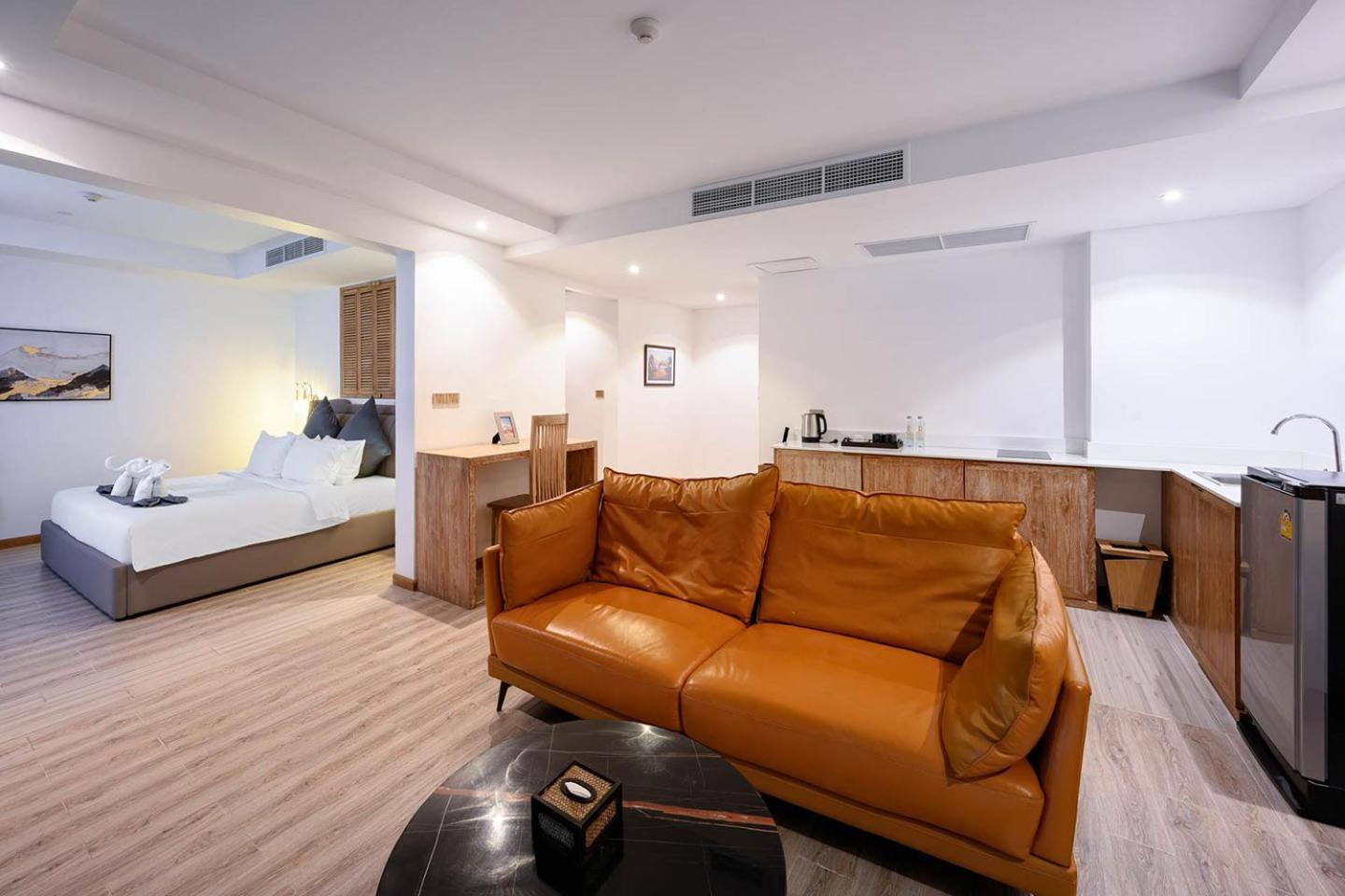 Royal Suite 1 Bedroom - Photo 9
