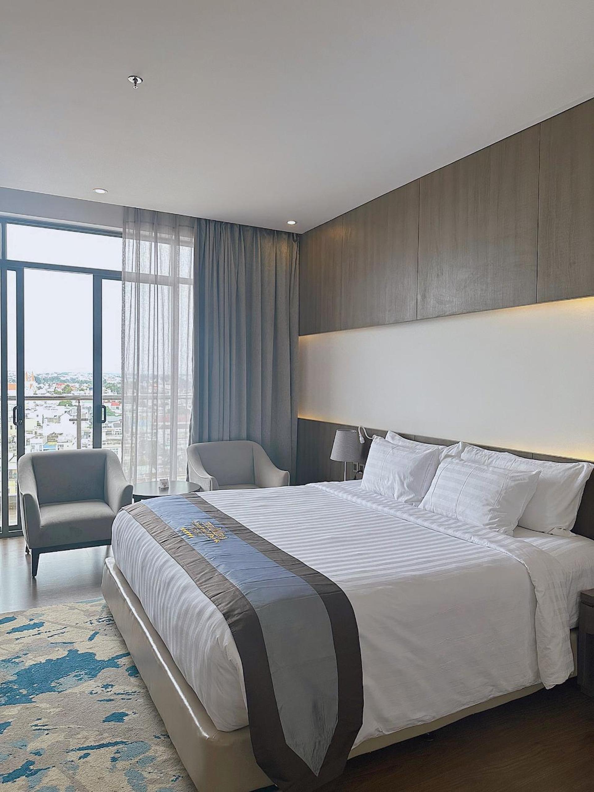 Premier King Room photo 1