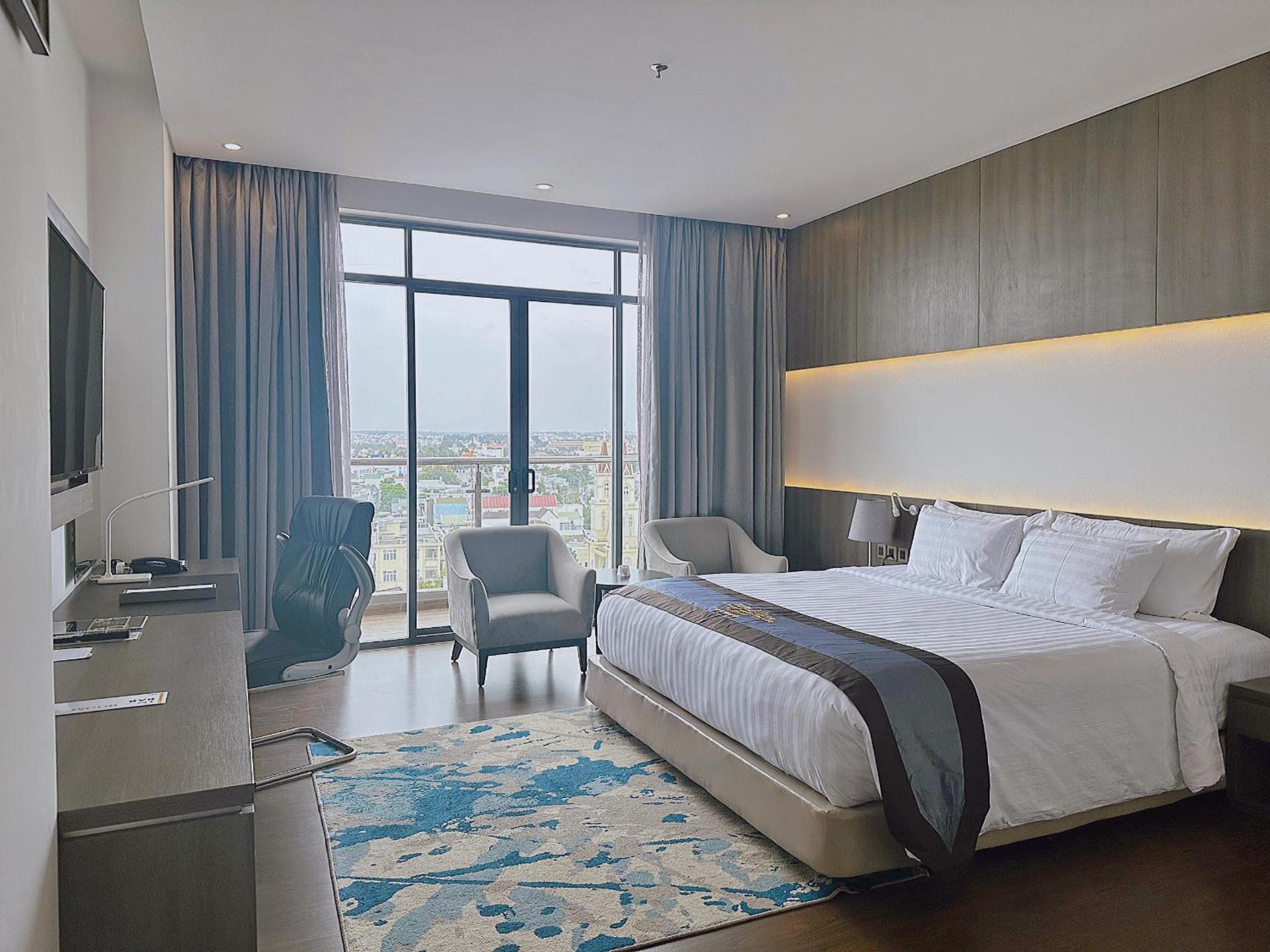 Premier King Room photo 2