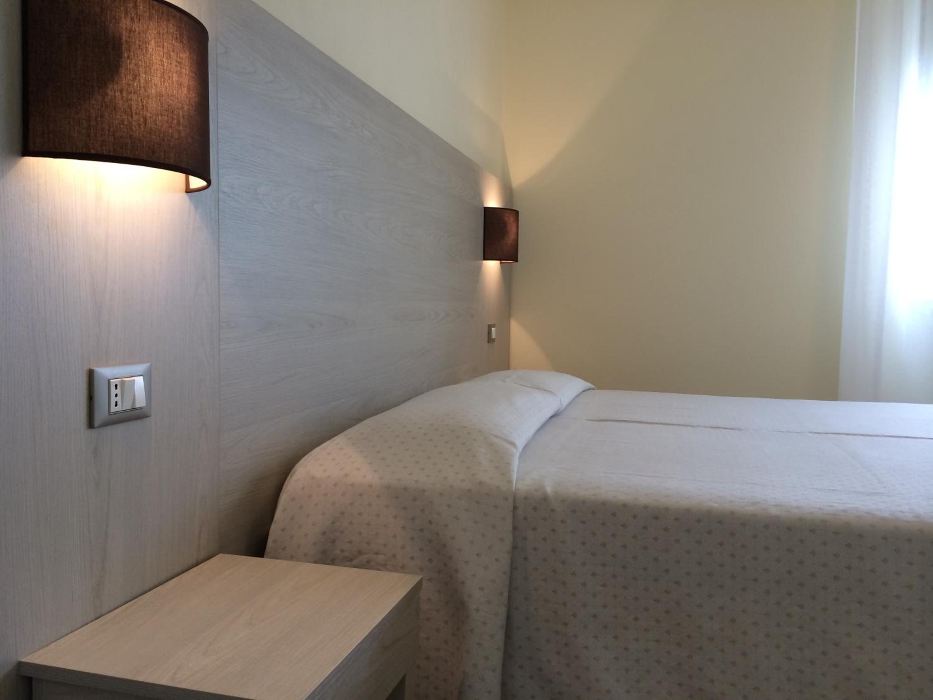 Double or Twin Room with Garden View - Photo 1