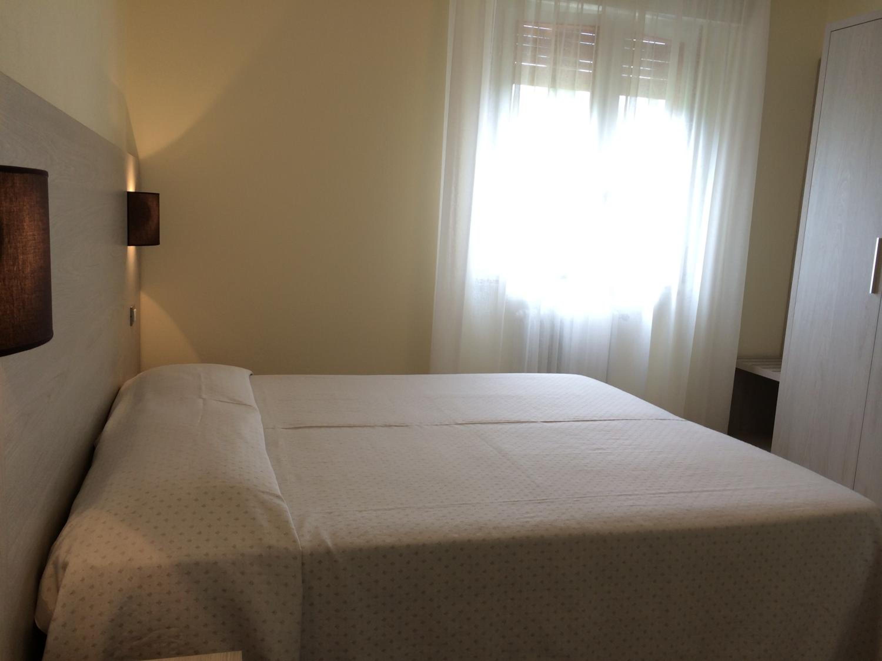 Double or Twin Room with Garden View - Photo 4