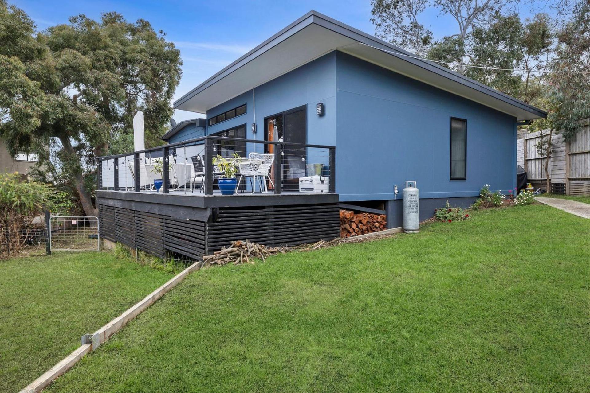 Three-Bedroom House photo 3