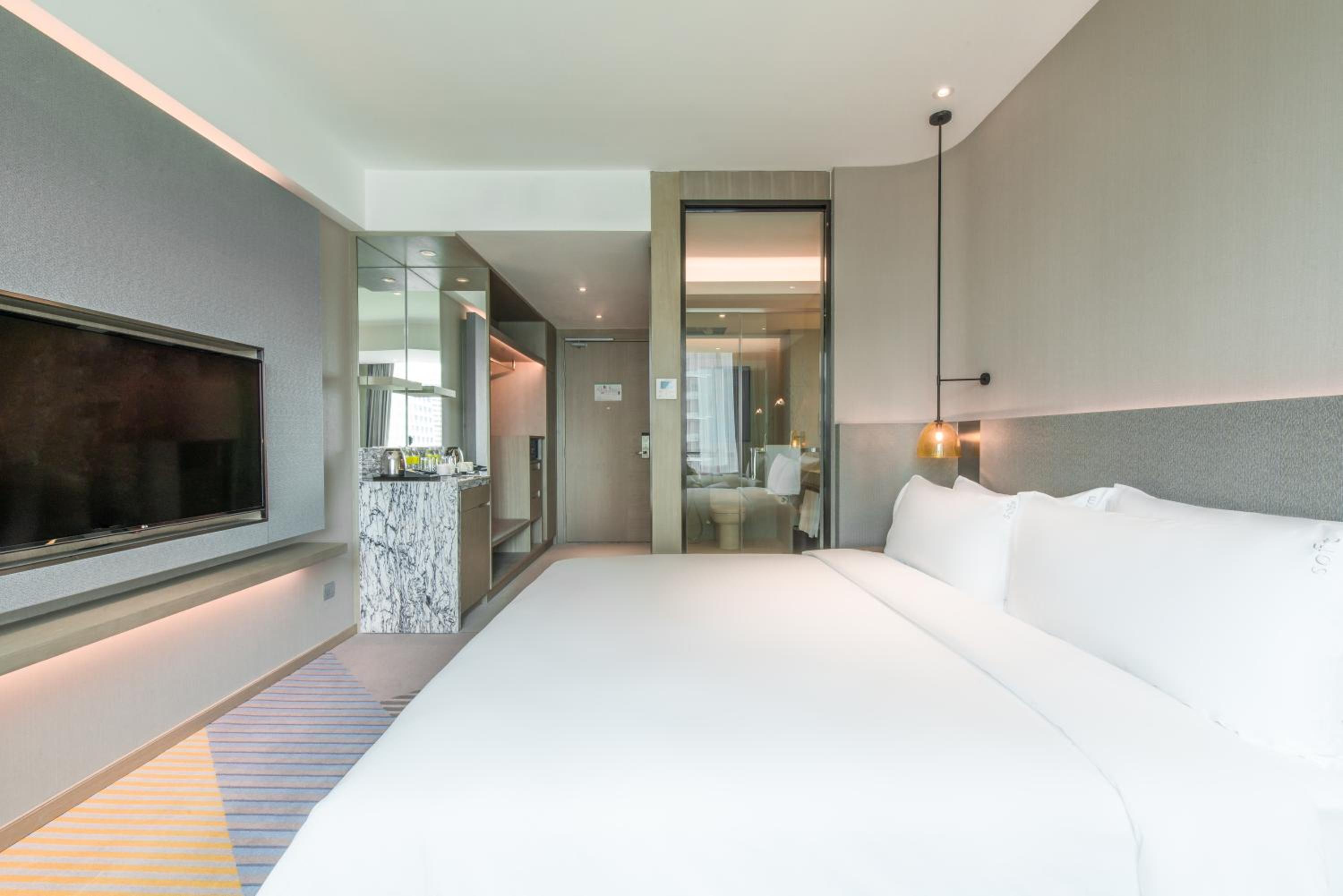 Standard King Room with City View