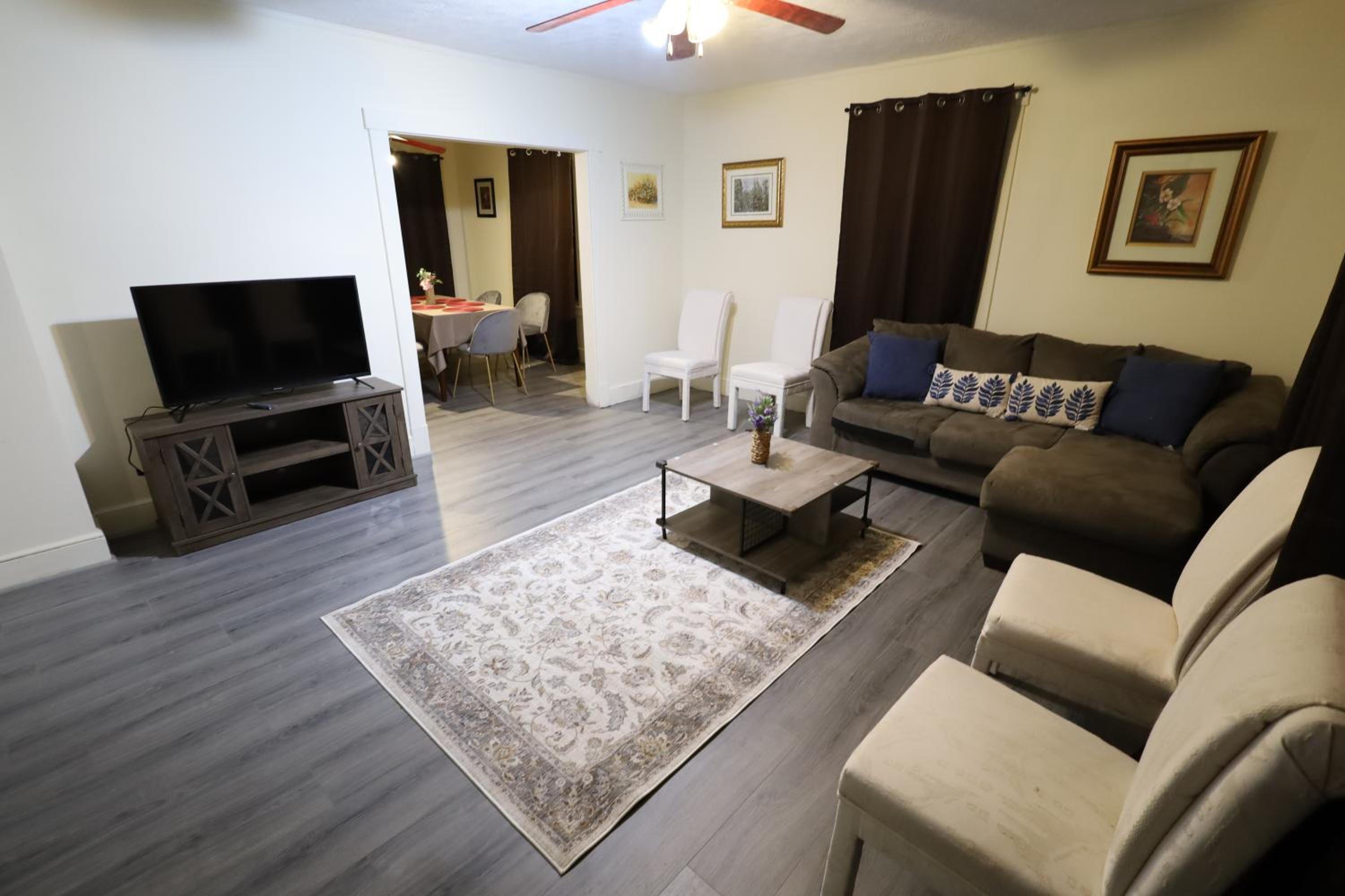 Three-Bedroom Apartment photo 1
