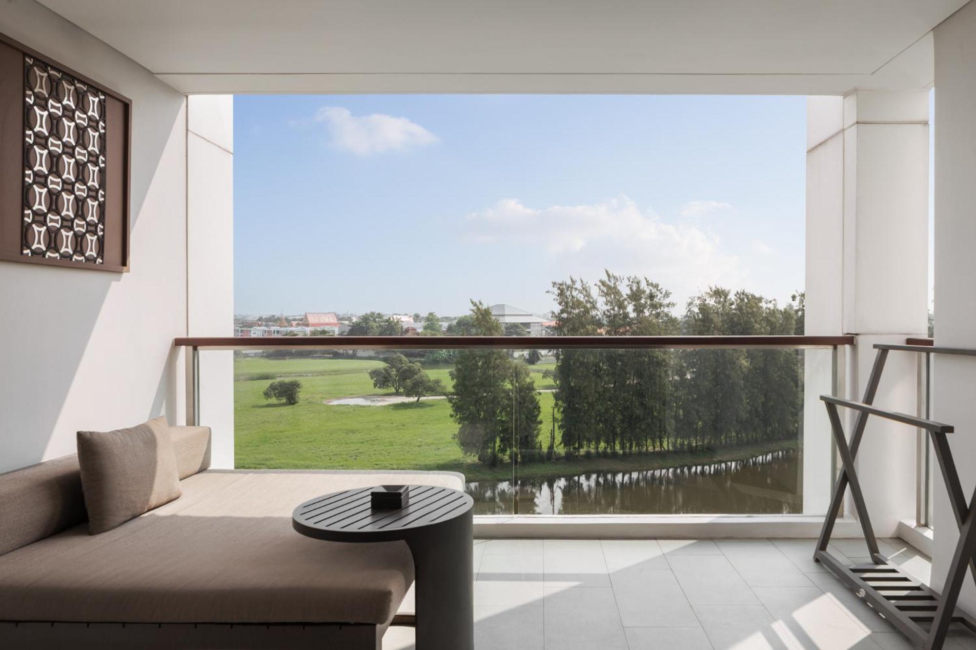 King Deluxe Suite with Golf View