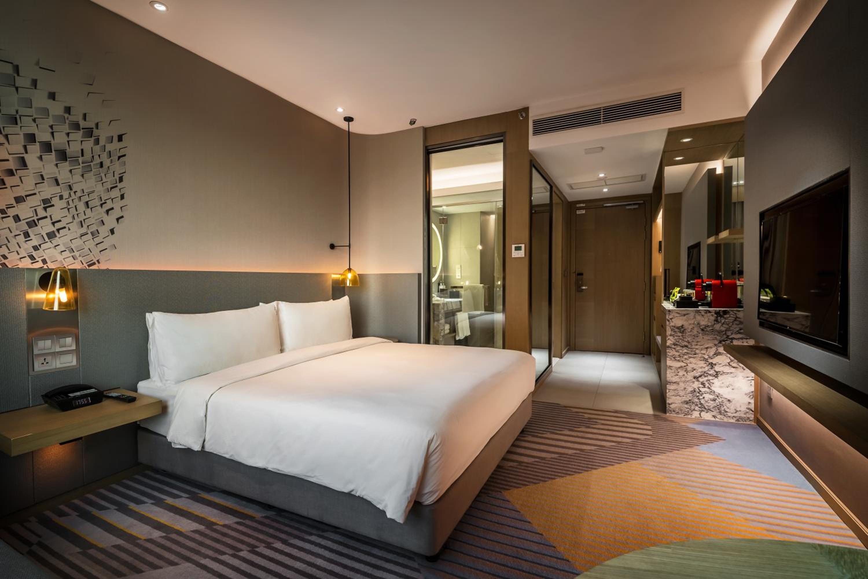 Premium King Room with Sea View thumbnail 5