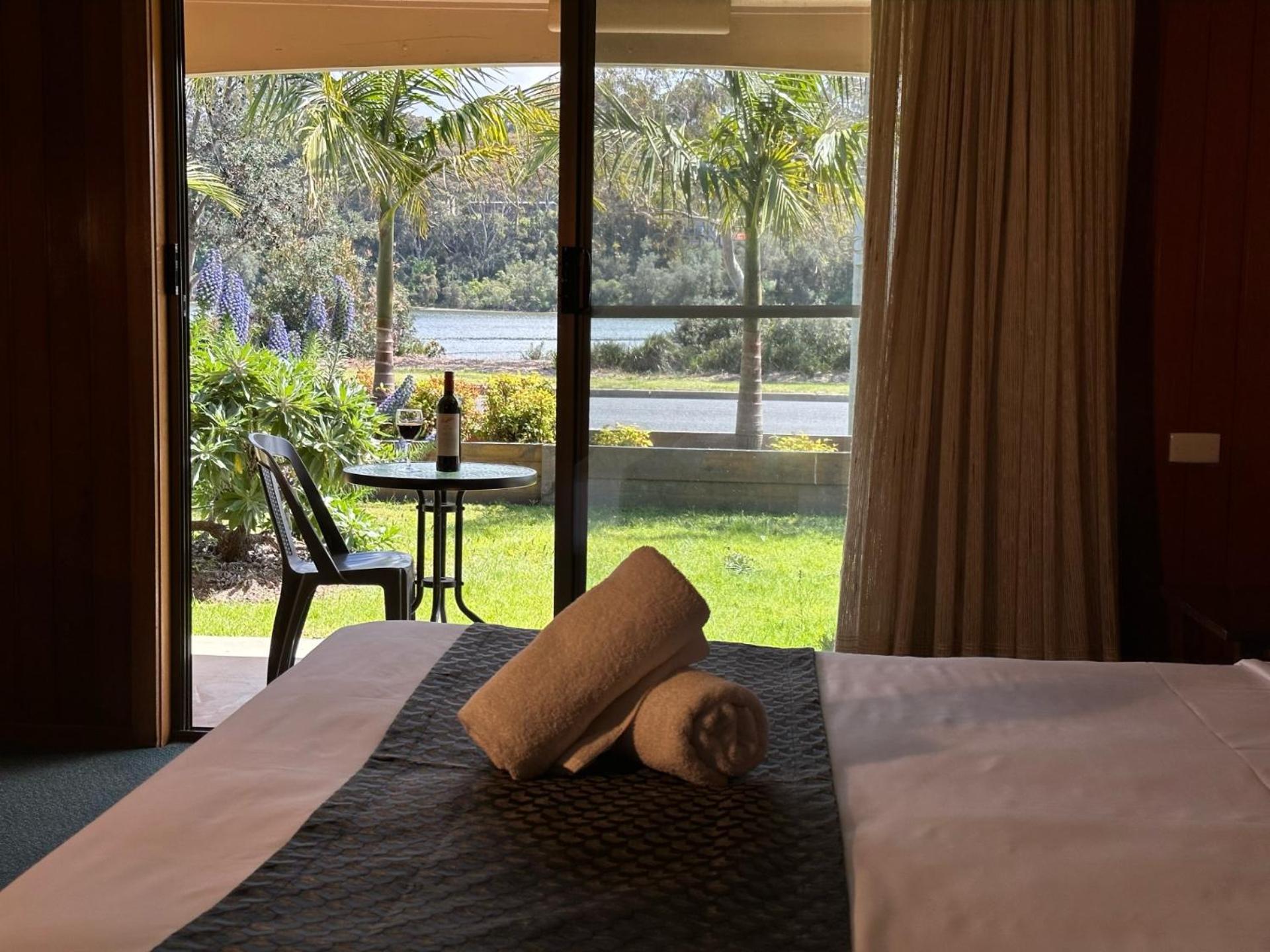 Queen Room with Lake View photo 3