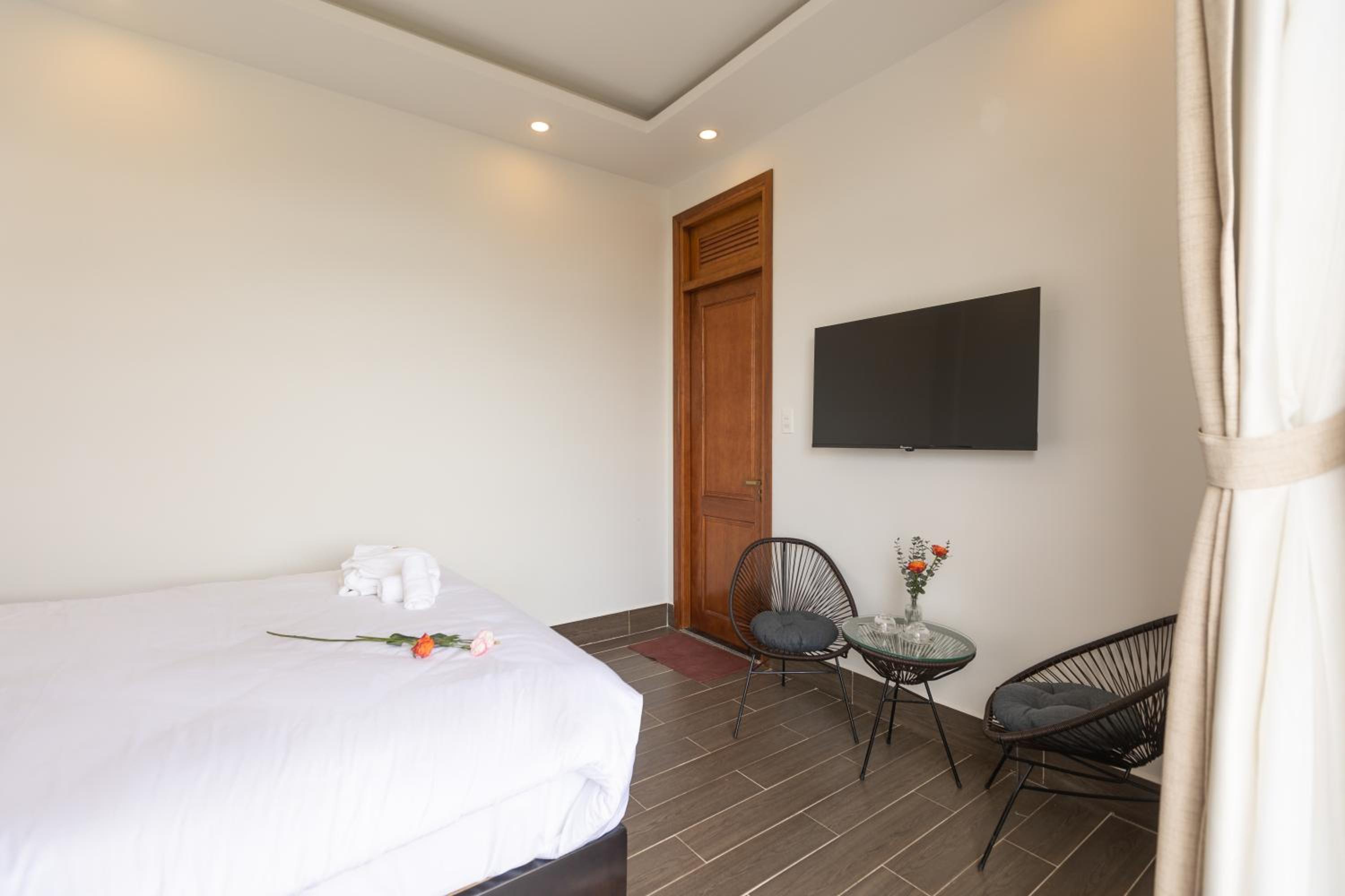 Deluxe Double Room with Balcony photo 2