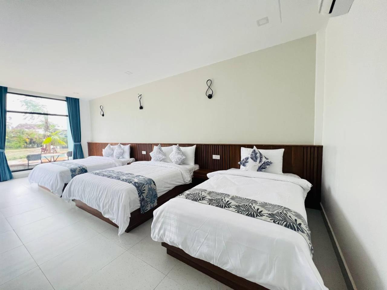 Family Room with Garden View - Photo 3