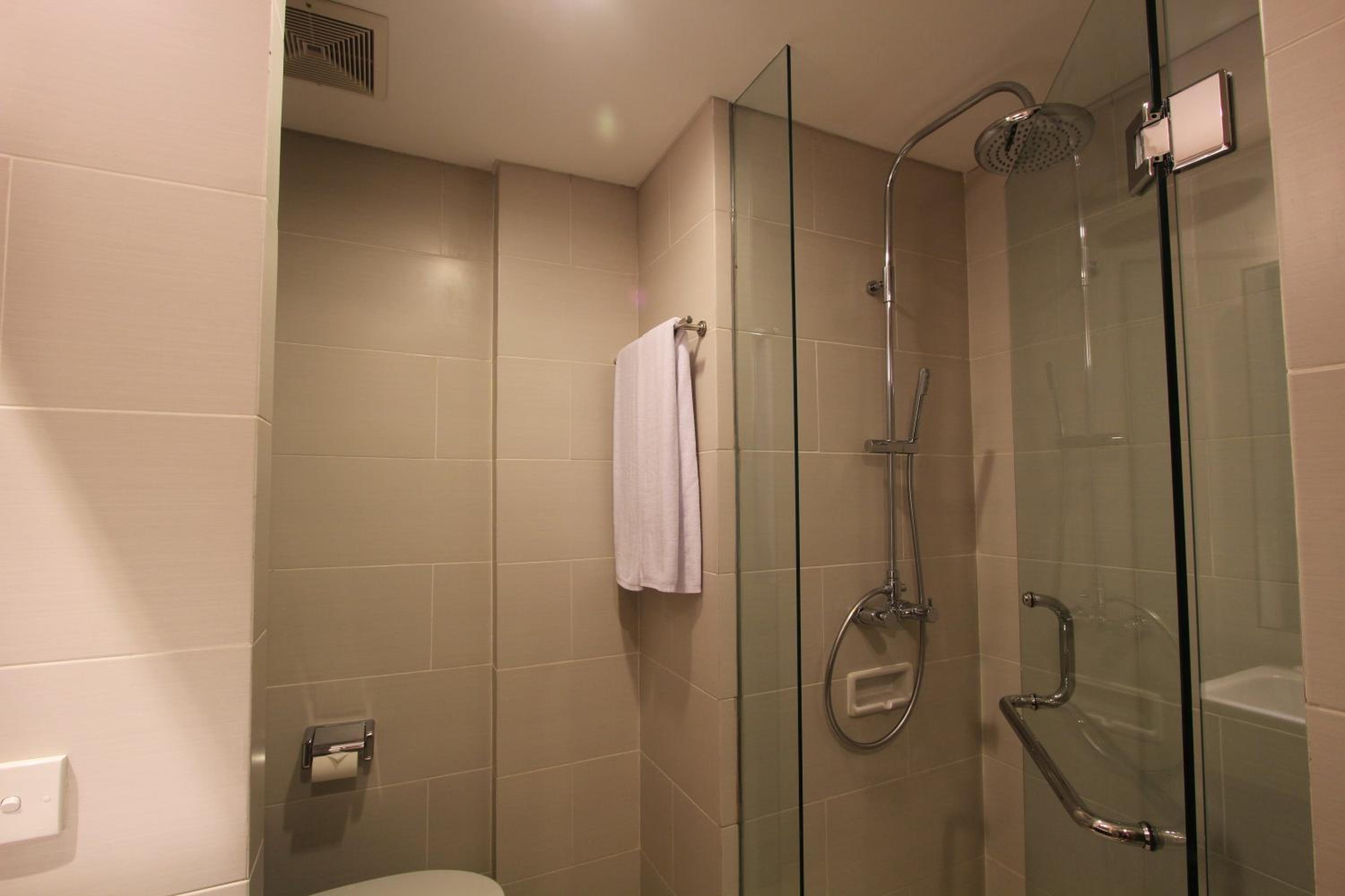 Deluxe Upper Floor Room, Twin Bed with City View photo 2