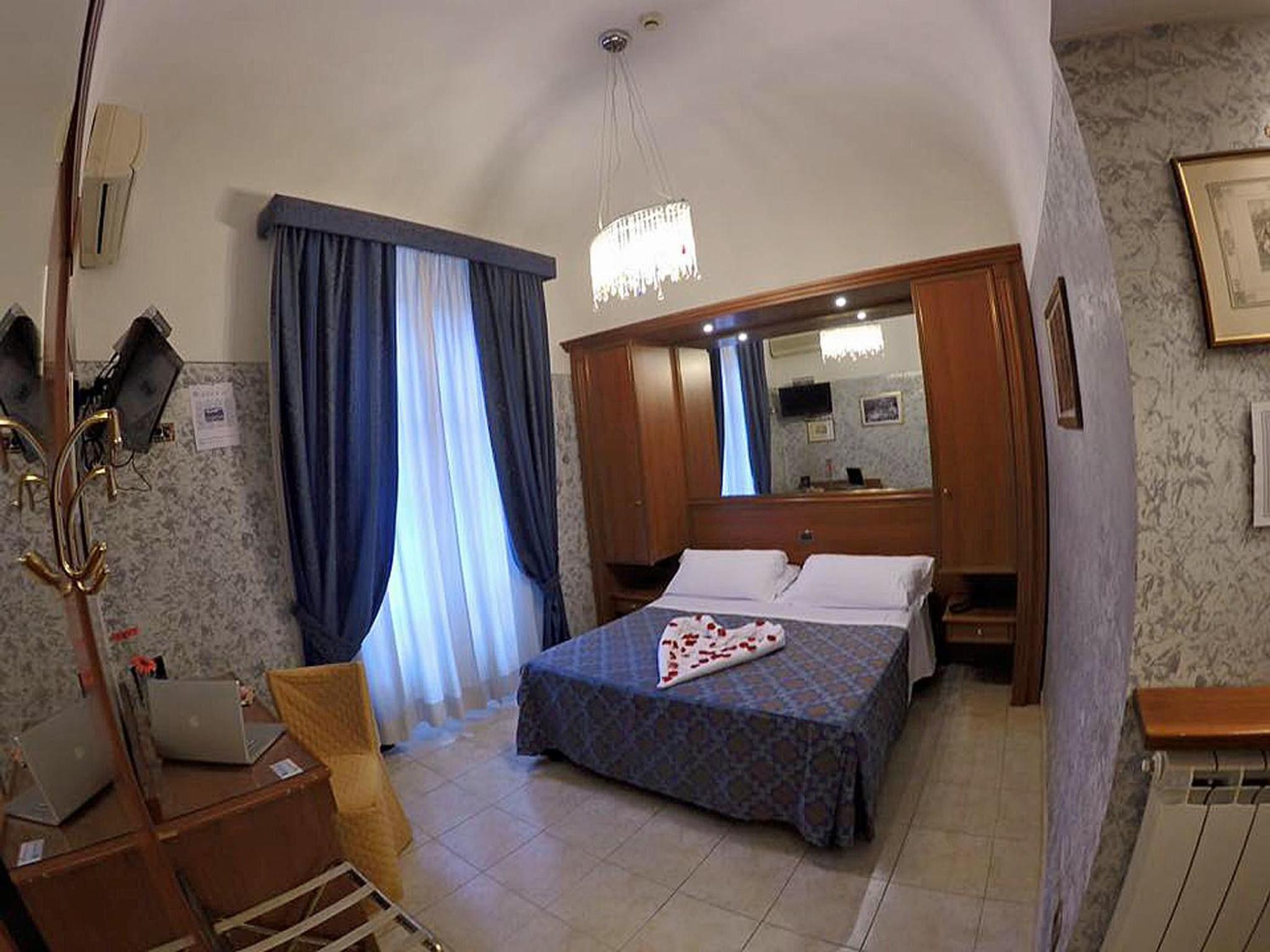Double or Twin Room thumbnail 5