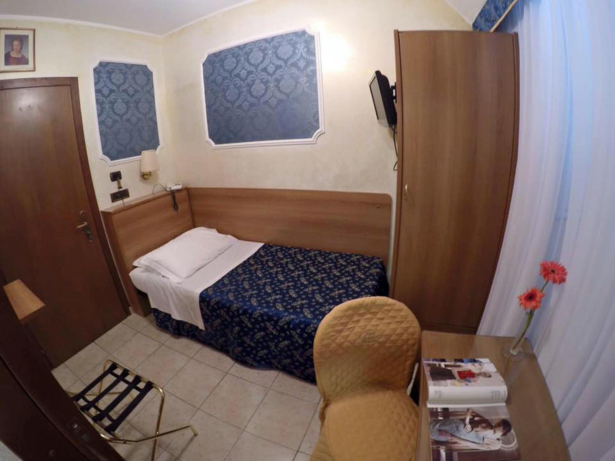 Single Room thumbnail 5