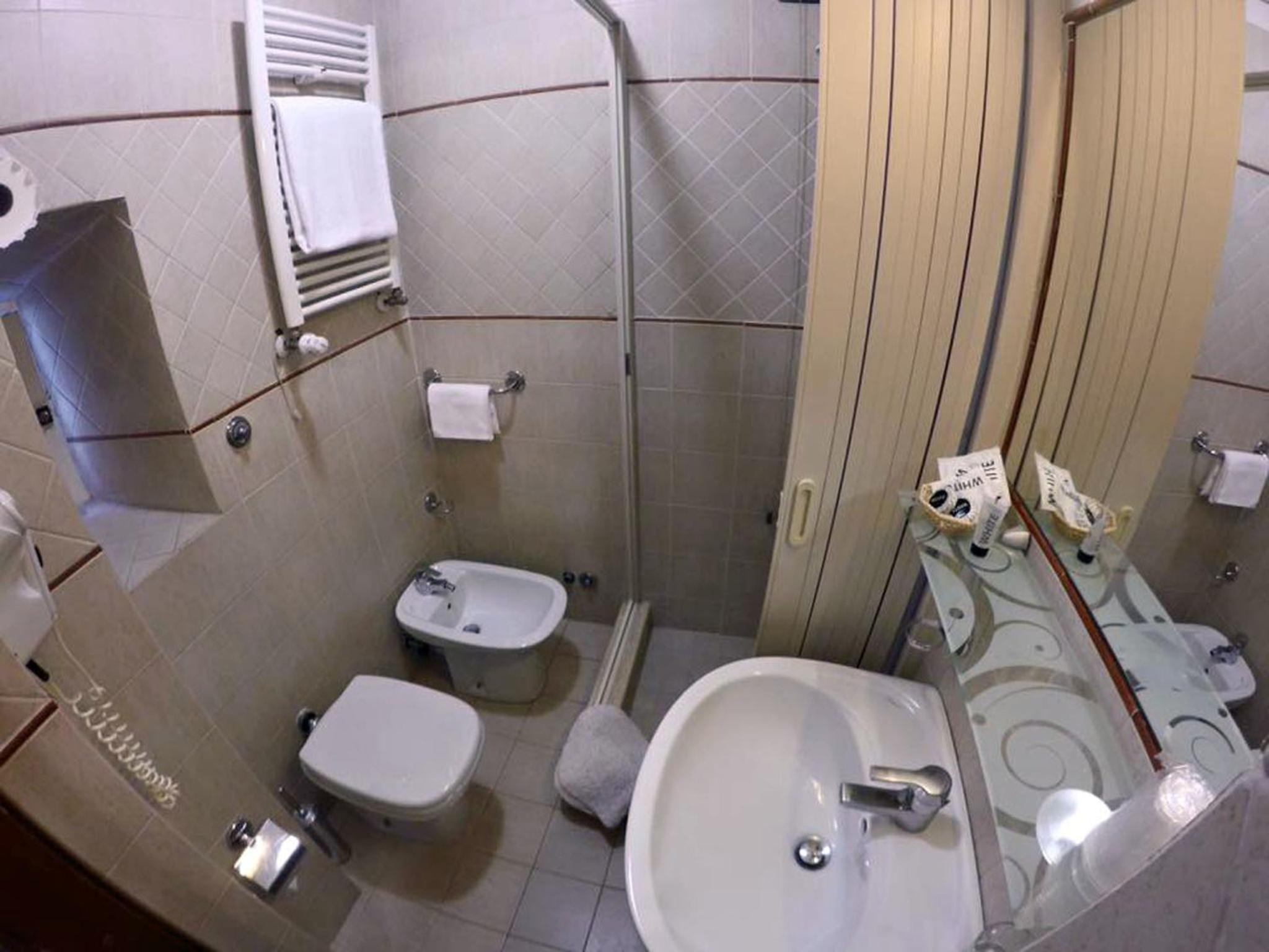 Single Room thumbnail 6